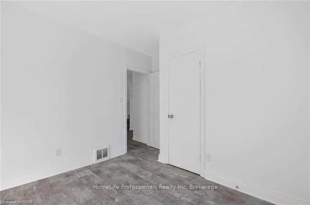 Photo 14 of 284 Brucedale Avenue E, Hamilton, Inch Park — HOMEH