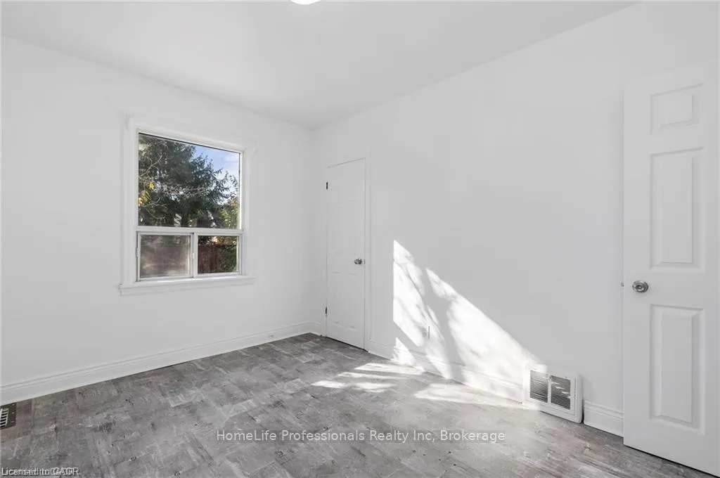 Photo 16 of 284 Brucedale Avenue E, Hamilton, Inch Park — HOMEH