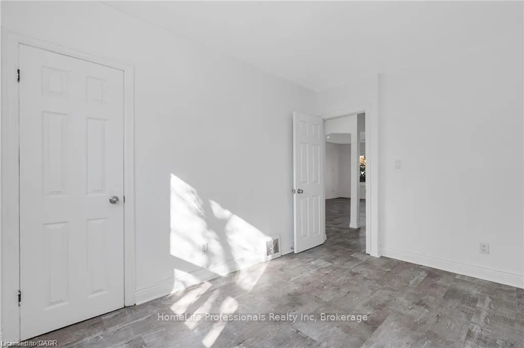 Photo 17 of 284 Brucedale Avenue E, Hamilton, Inch Park — HOMEH