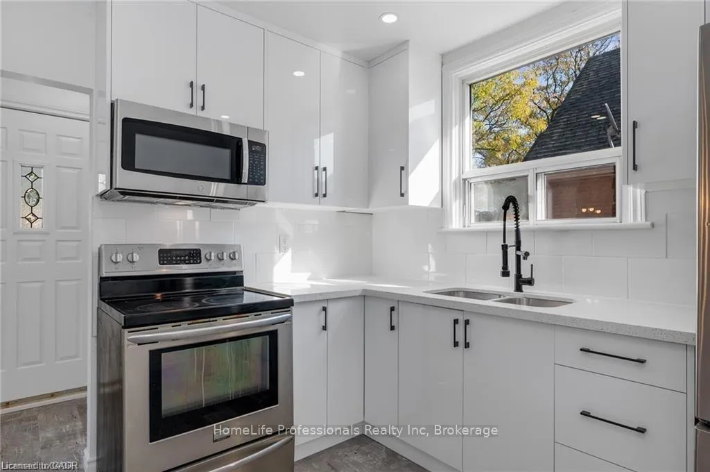 Photo 18 of 284 Brucedale Avenue E, Hamilton, Inch Park — HOMEH
