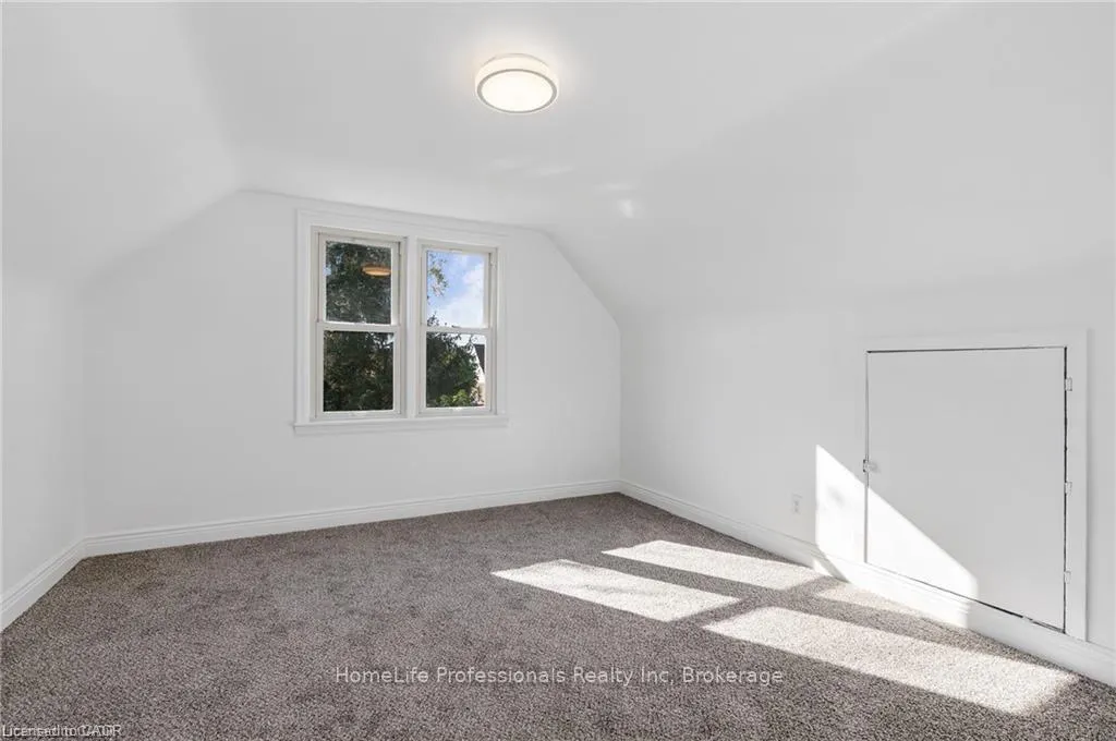 Photo 19 of 284 Brucedale Avenue E, Hamilton, Inch Park — HOMEH