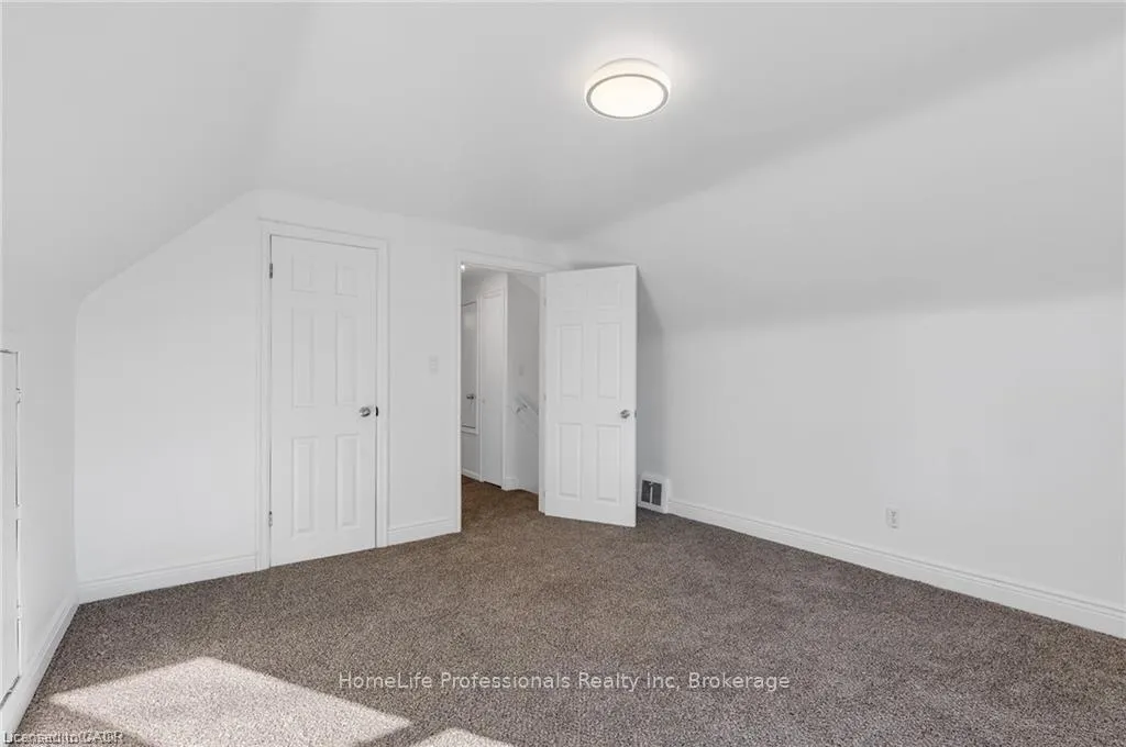 Photo 20 of 284 Brucedale Avenue E, Hamilton, Inch Park — HOMEH
