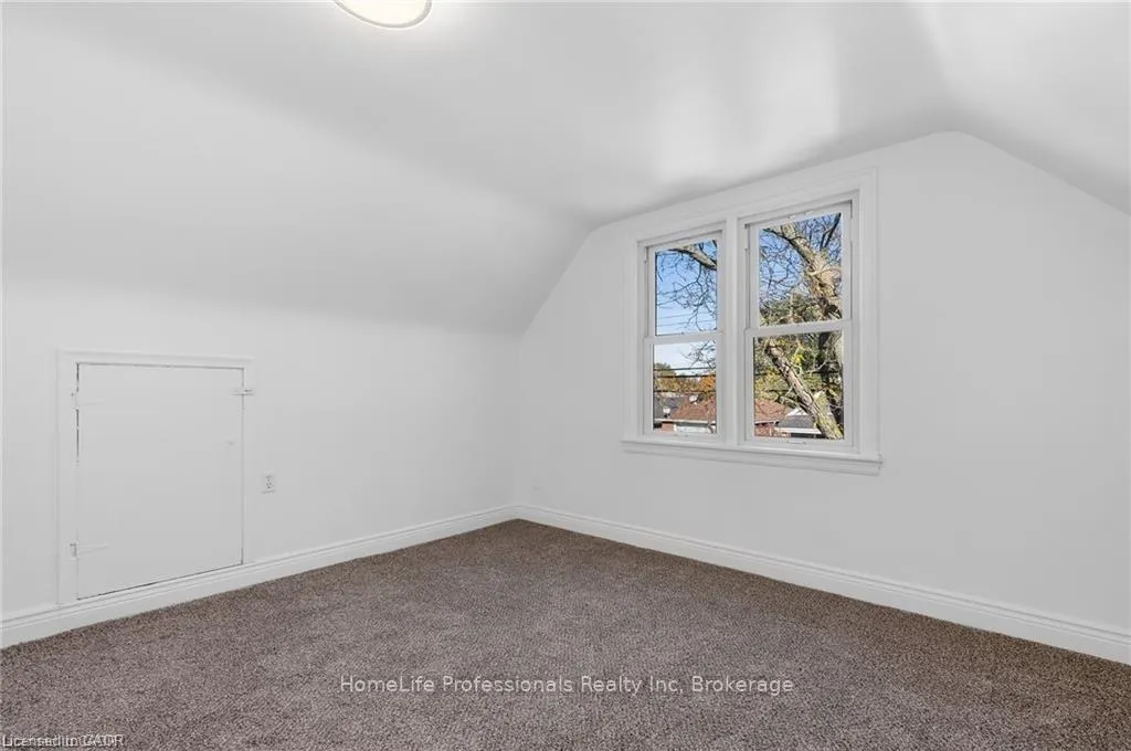 Photo 24 of 284 Brucedale Avenue E, Hamilton, Inch Park — HOMEH