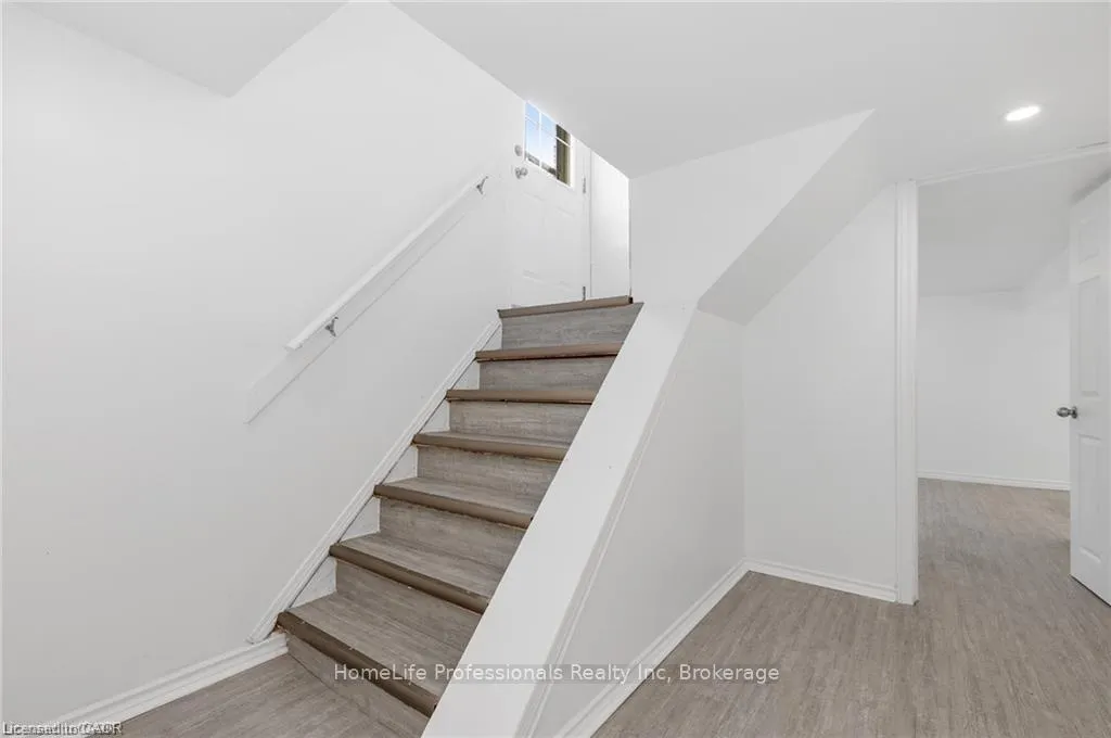 Photo 26 of 284 Brucedale Avenue E, Hamilton, Inch Park — HOMEH