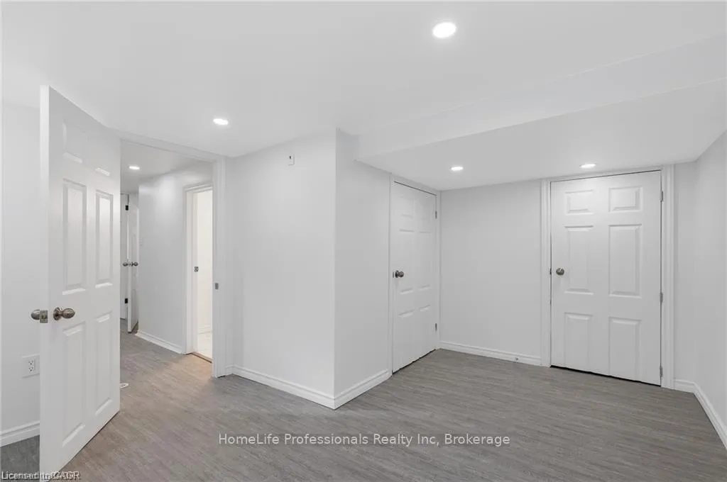 Photo 28 of 284 Brucedale Avenue E, Hamilton, Inch Park — HOMEH