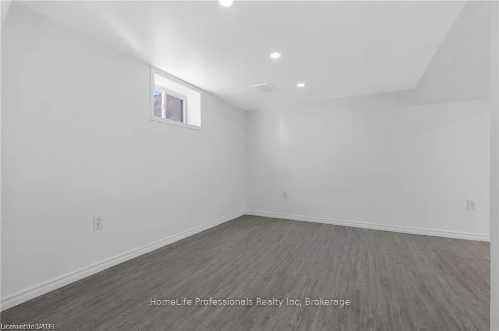 Photo 32 of 284 Brucedale Avenue E, Hamilton, Inch Park — HOMEH
