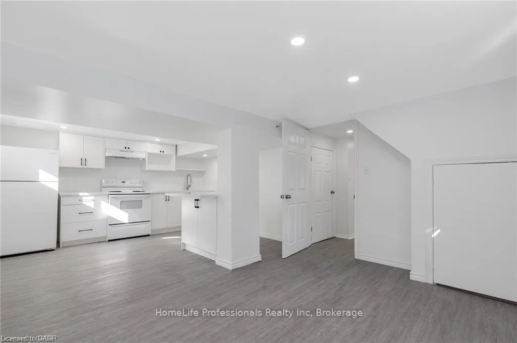 Photo 33 of 284 Brucedale Avenue E, Hamilton, Inch Park — HOMEH