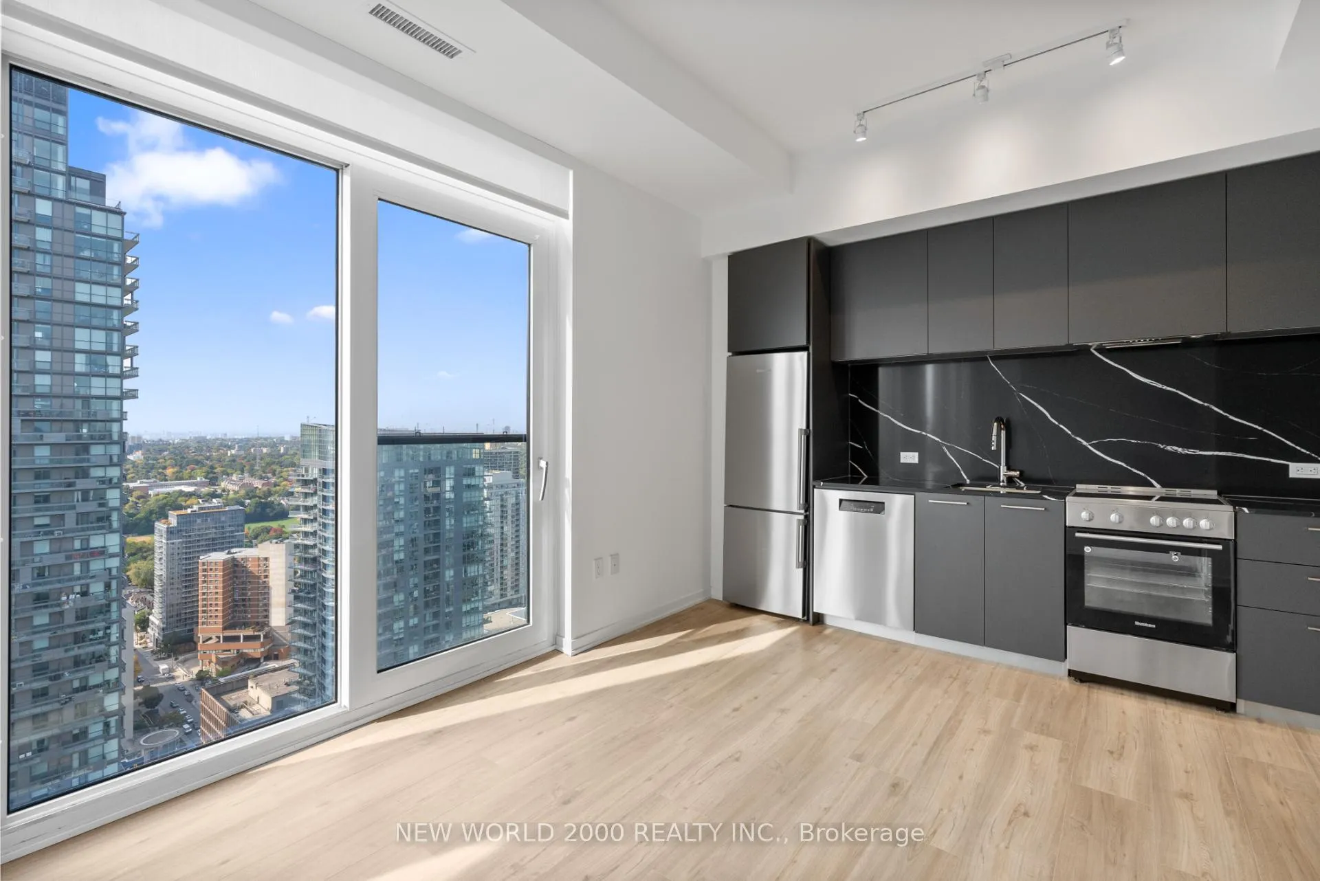 Photo 1 of Unit 3809, 101 Roehampton Avenue, Toronto, Mount Pleasant West — HOMEH