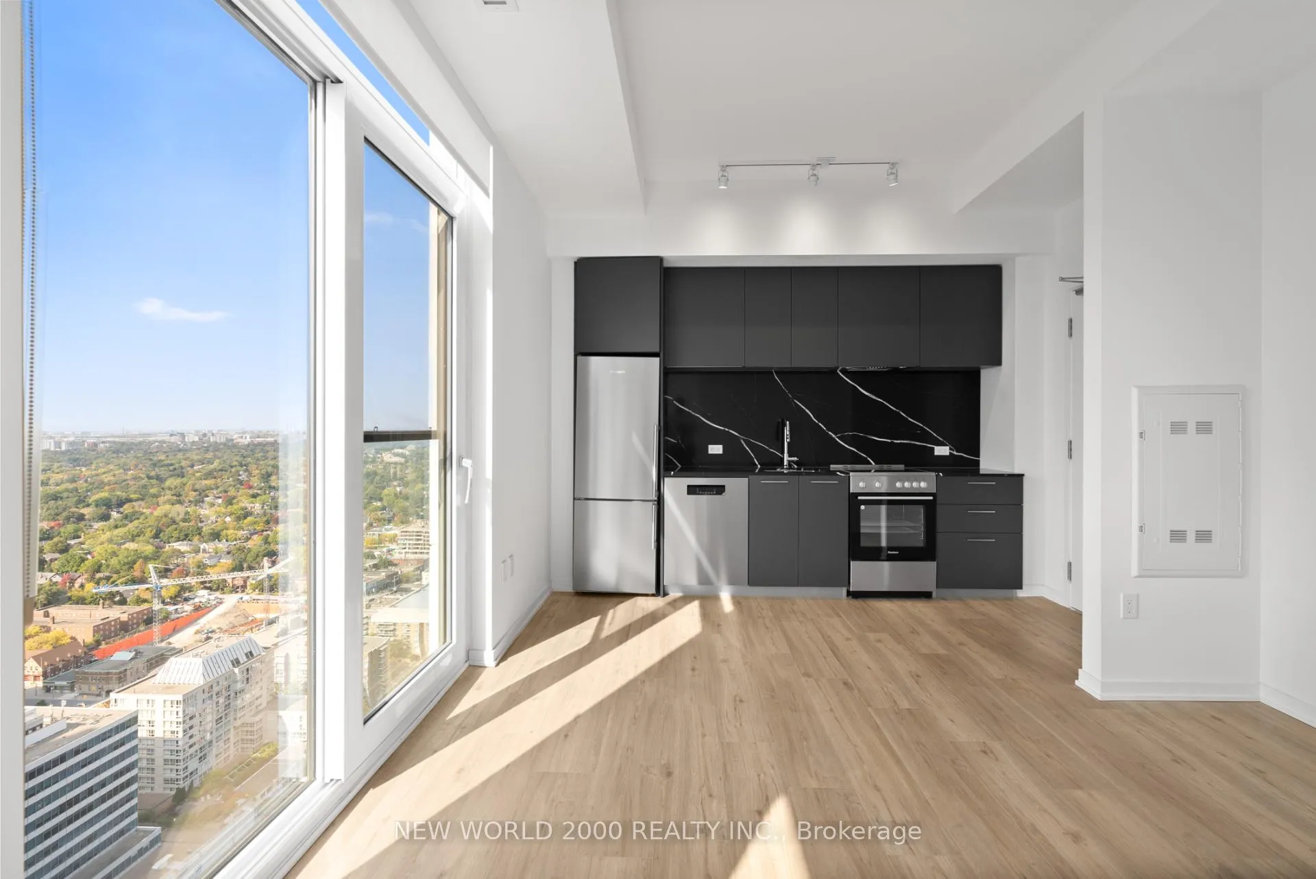 Photo 3 of Unit 3809, 101 Roehampton Avenue, Toronto, Mount Pleasant West — HOMEH