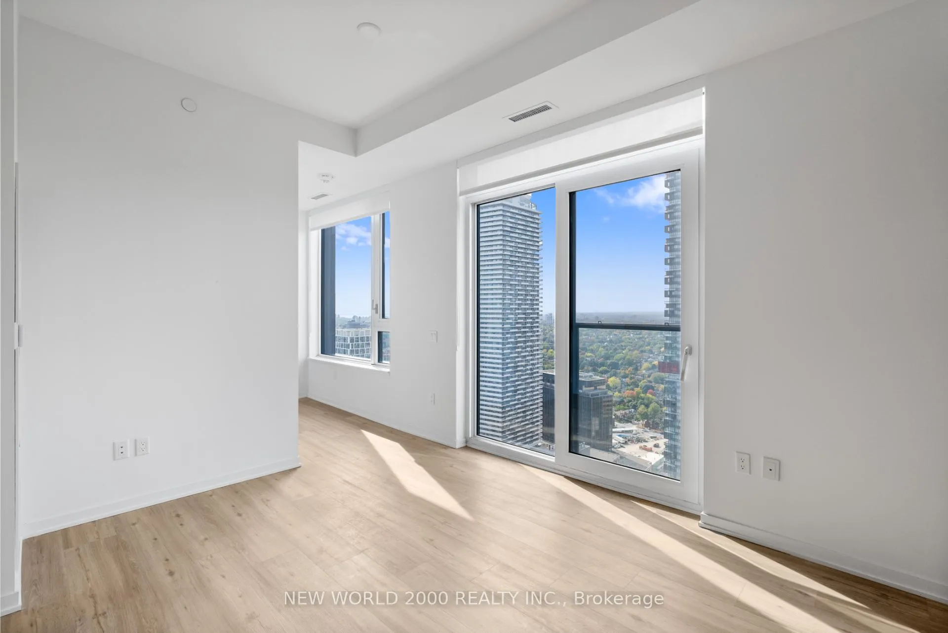 Photo 5 of Unit 3809, 101 Roehampton Avenue, Toronto, Mount Pleasant West — HOMEH
