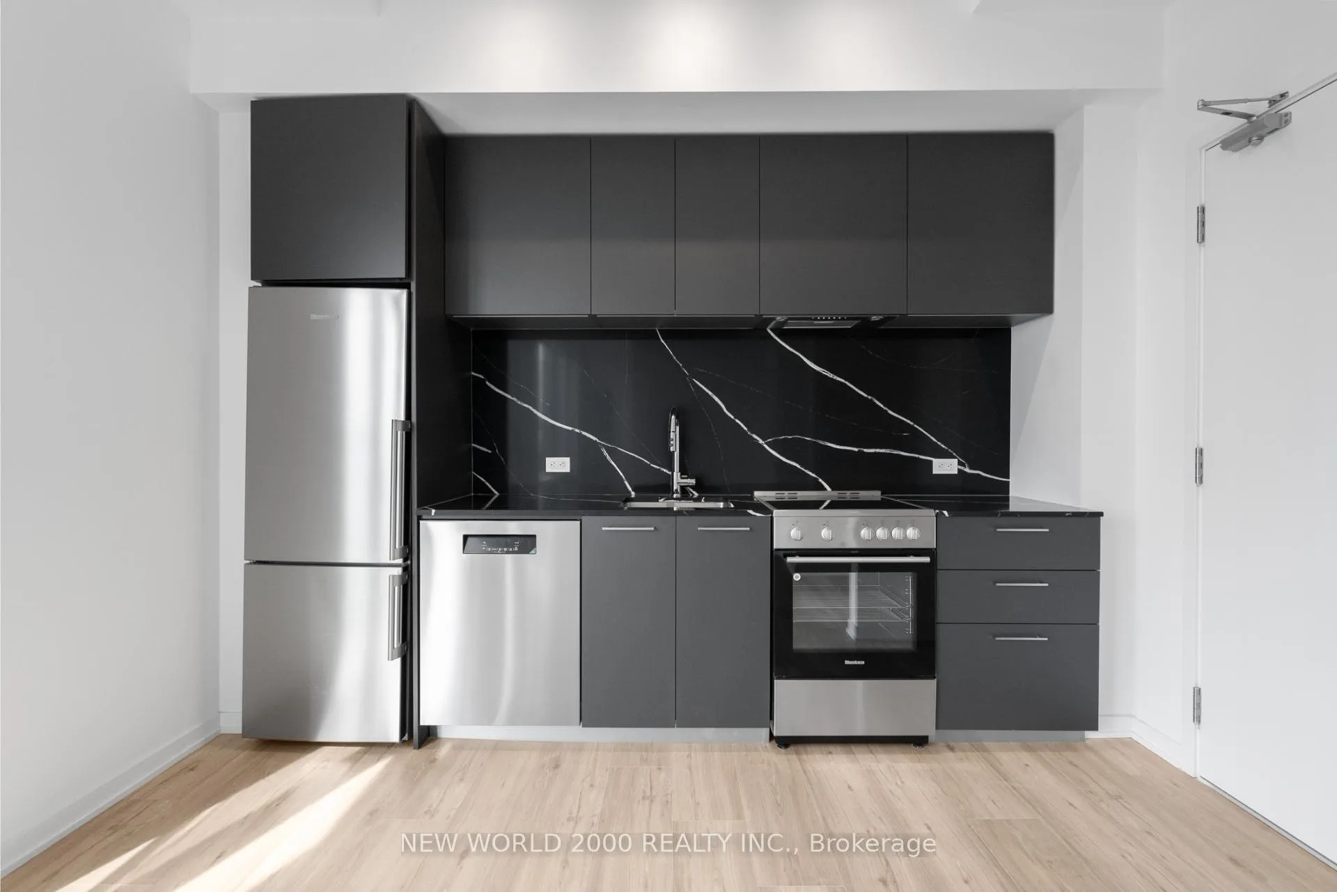 Photo 10 of Unit 3809, 101 Roehampton Avenue, Toronto, Mount Pleasant West — HOMEH