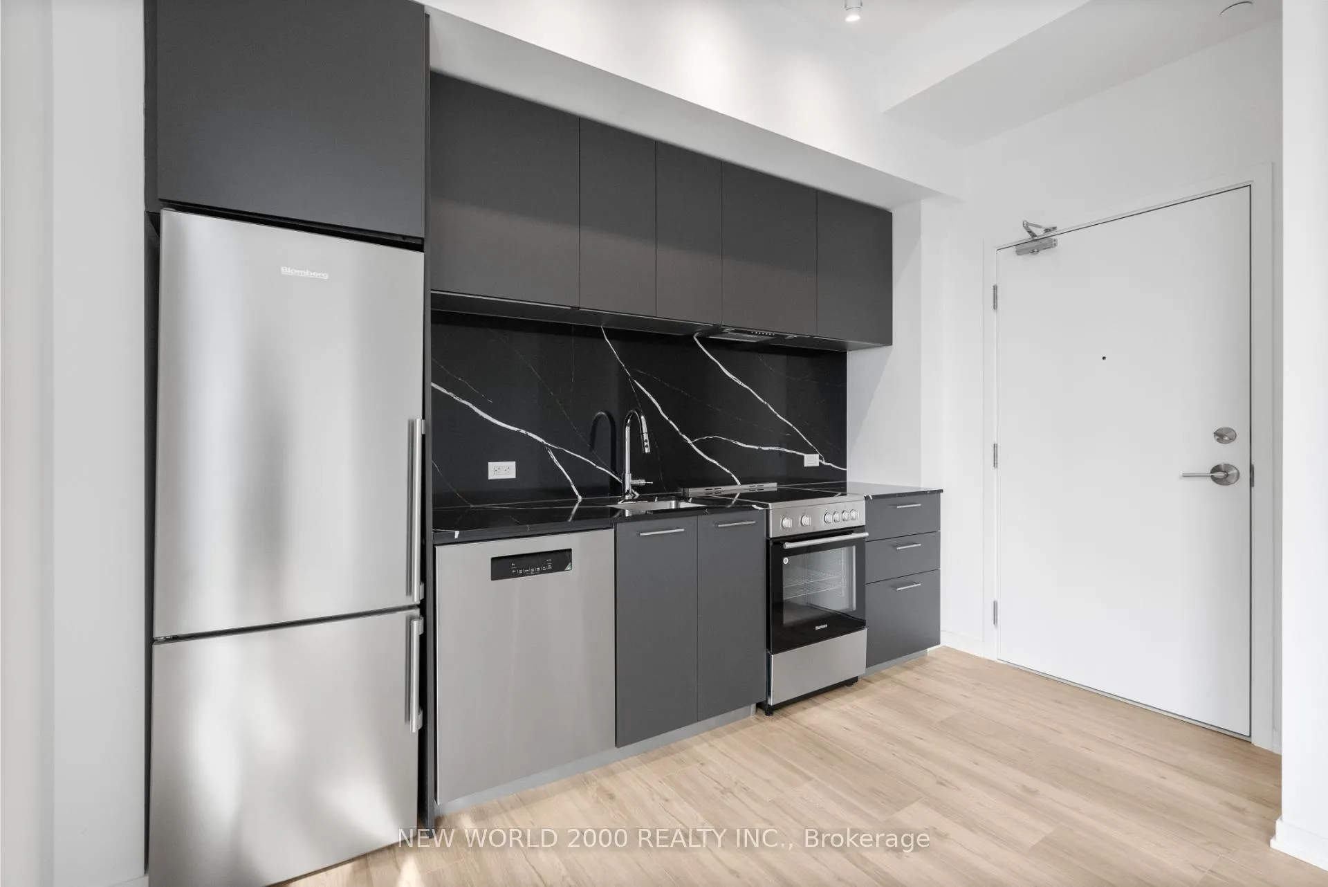 Photo 11 of Unit 3809, 101 Roehampton Avenue, Toronto, Mount Pleasant West — HOMEH