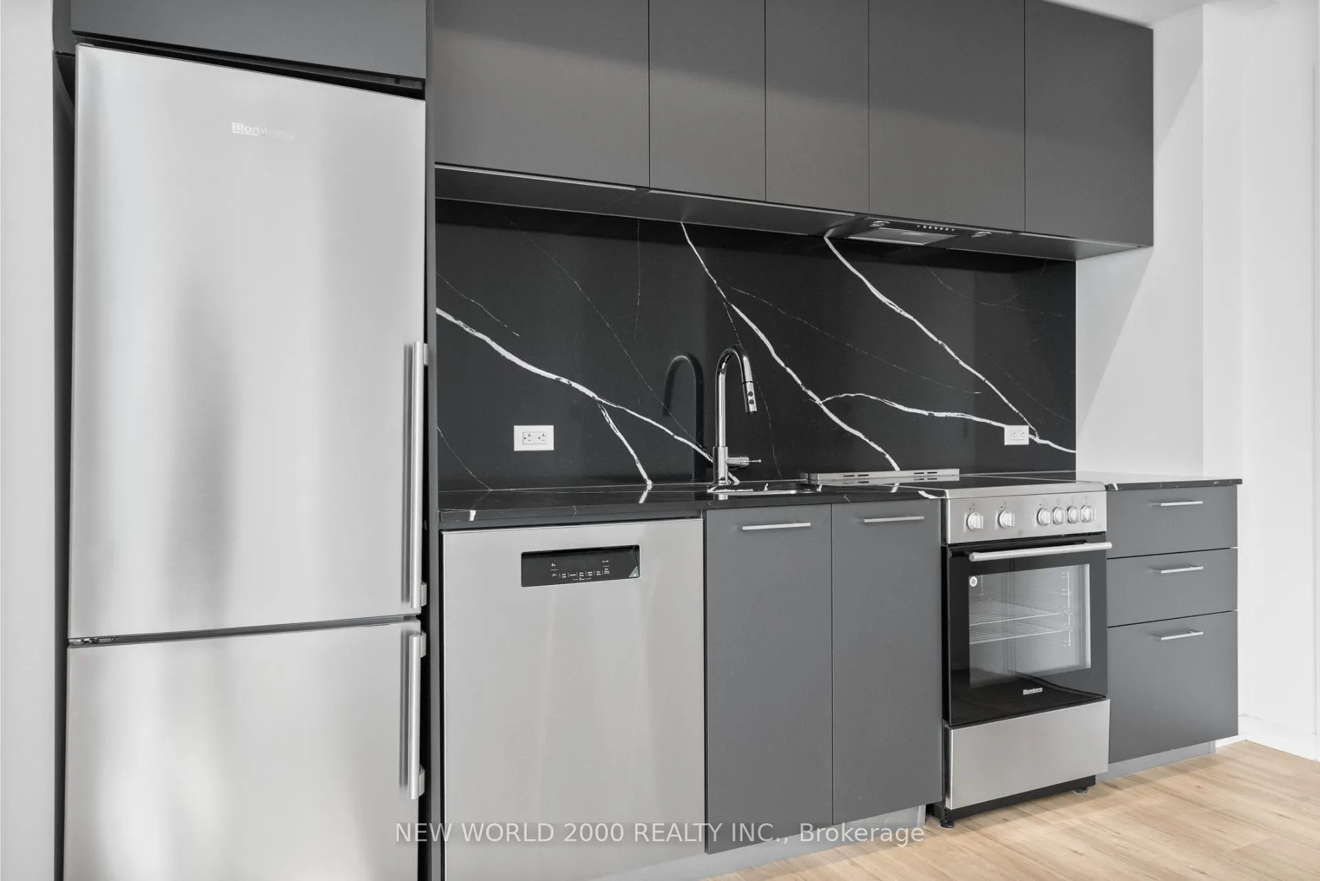 Photo 12 of Unit 3809, 101 Roehampton Avenue, Toronto, Mount Pleasant West — HOMEH