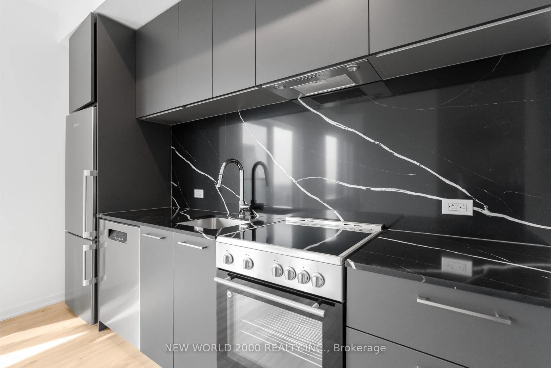 Photo 13 of Unit 3809, 101 Roehampton Avenue, Toronto, Mount Pleasant West — HOMEH