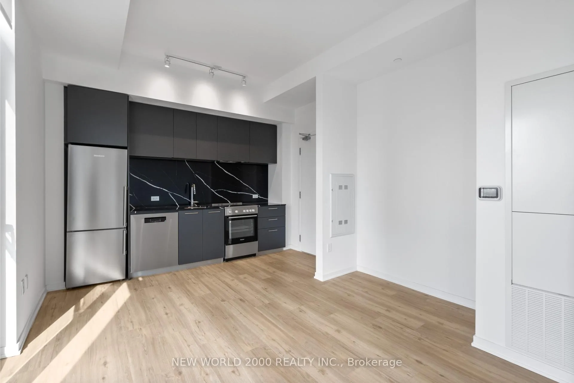 Photo 15 of Unit 3809, 101 Roehampton Avenue, Toronto, Mount Pleasant West — HOMEH