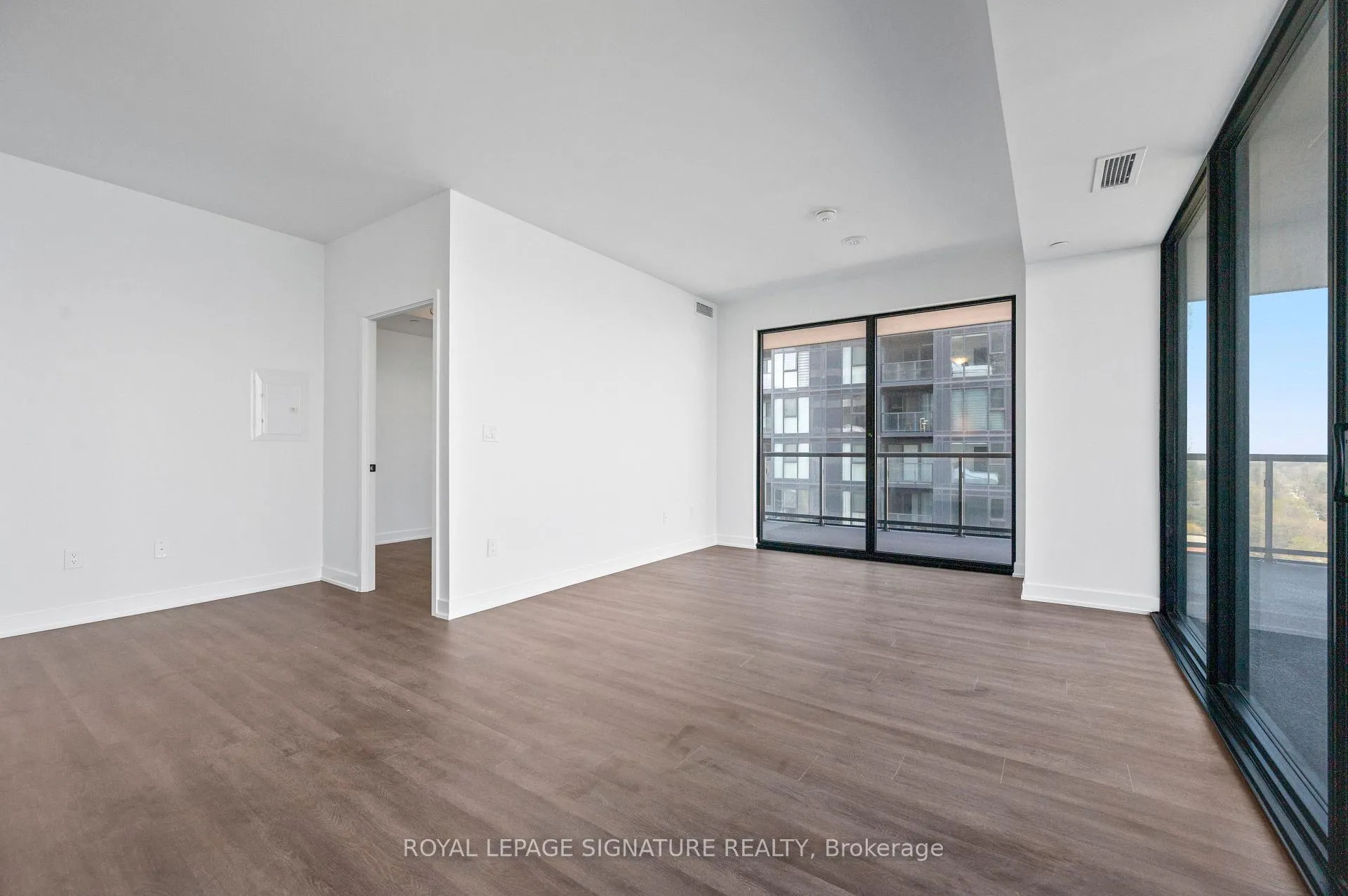Photo 5 of Unit 1104, 2075 Lakeshore Road, Burlington, Brant — HOMEH