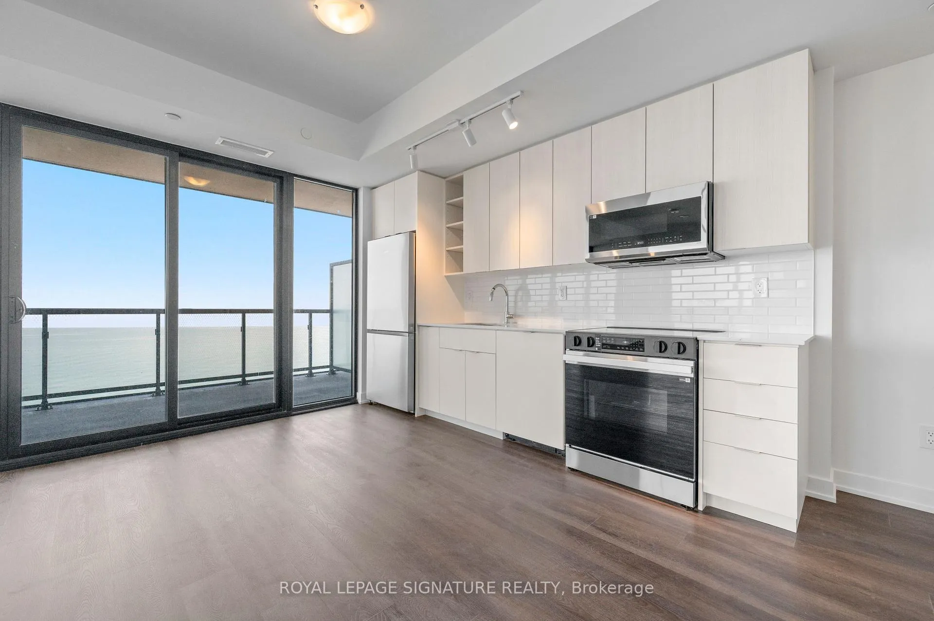 Photo 12 of Unit 1104, 2075 Lakeshore Road, Burlington, Brant — HOMEH