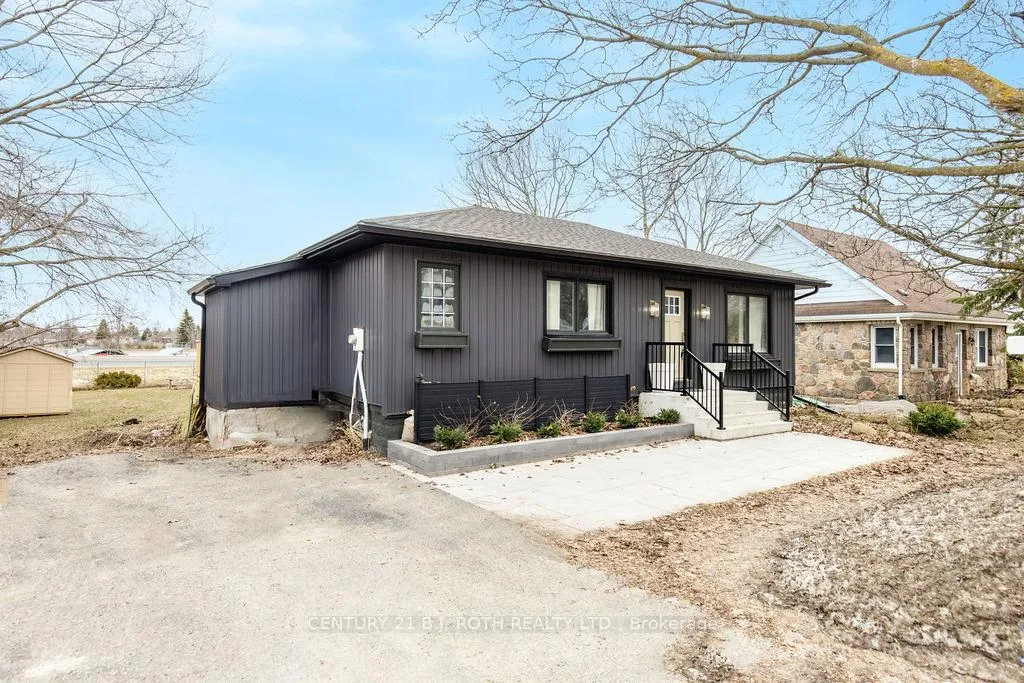 Photo 2 of 7845 Yonge Street, Innisfil, Stroud — HOMEH