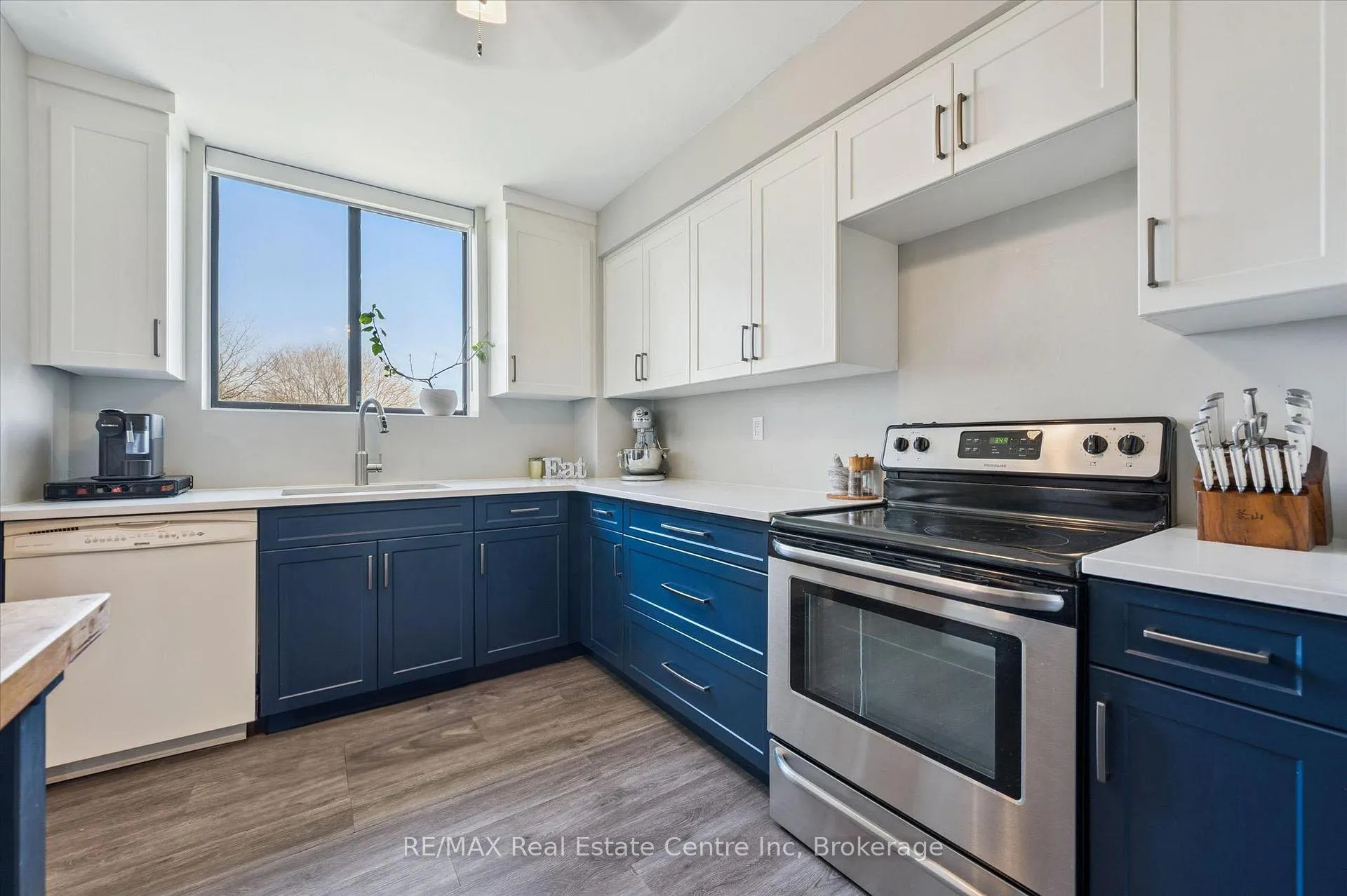 Photo 2 of Unit 302, 89 Westwood Road, Guelph, Willow West/Sugarbush/West Acres — HOMEH
