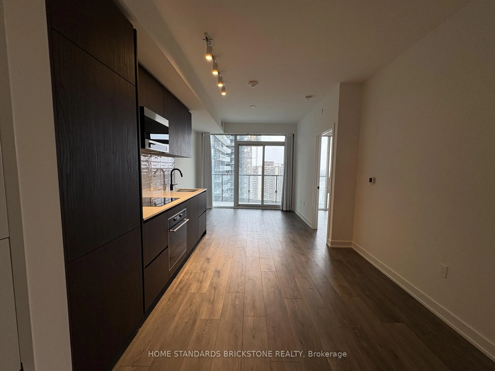 Photo 3 of Unit 2106, 117 Broadway Avenue, Toronto, Mount Pleasant West — HOMEH