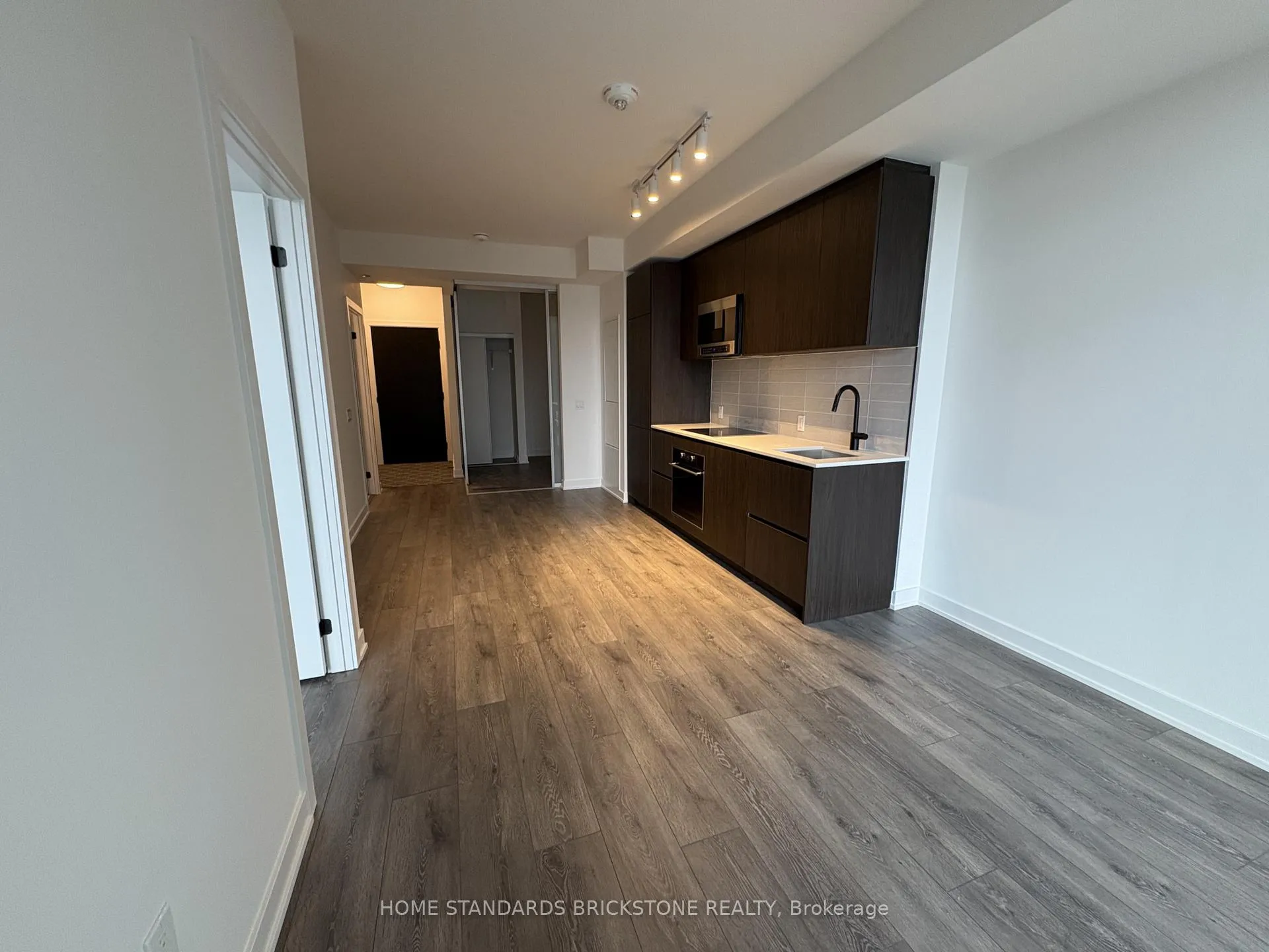 Photo 4 of Unit 2106, 117 Broadway Avenue, Toronto, Mount Pleasant West — HOMEH