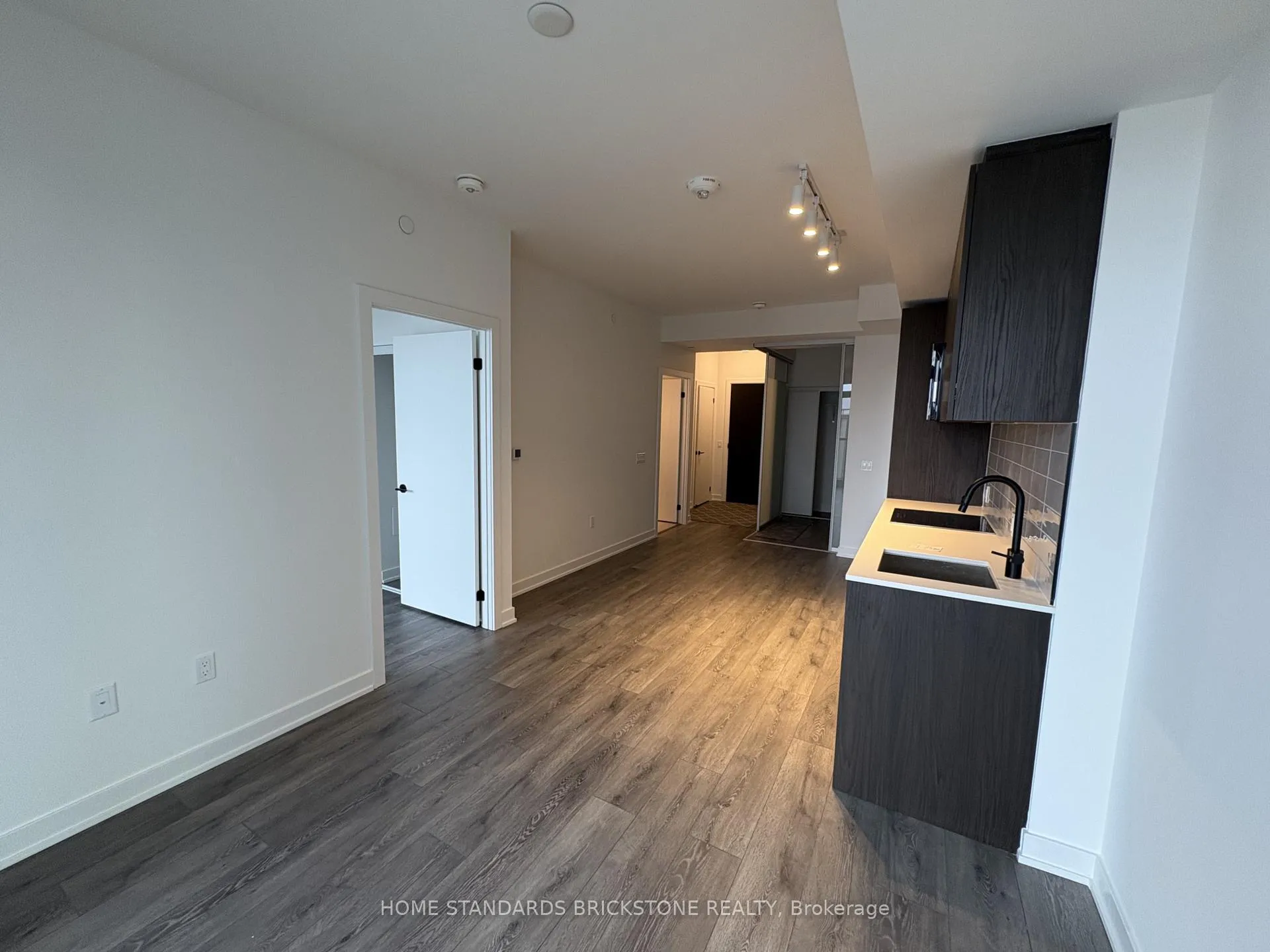 Photo 5 of Unit 2106, 117 Broadway Avenue, Toronto, Mount Pleasant West — HOMEH