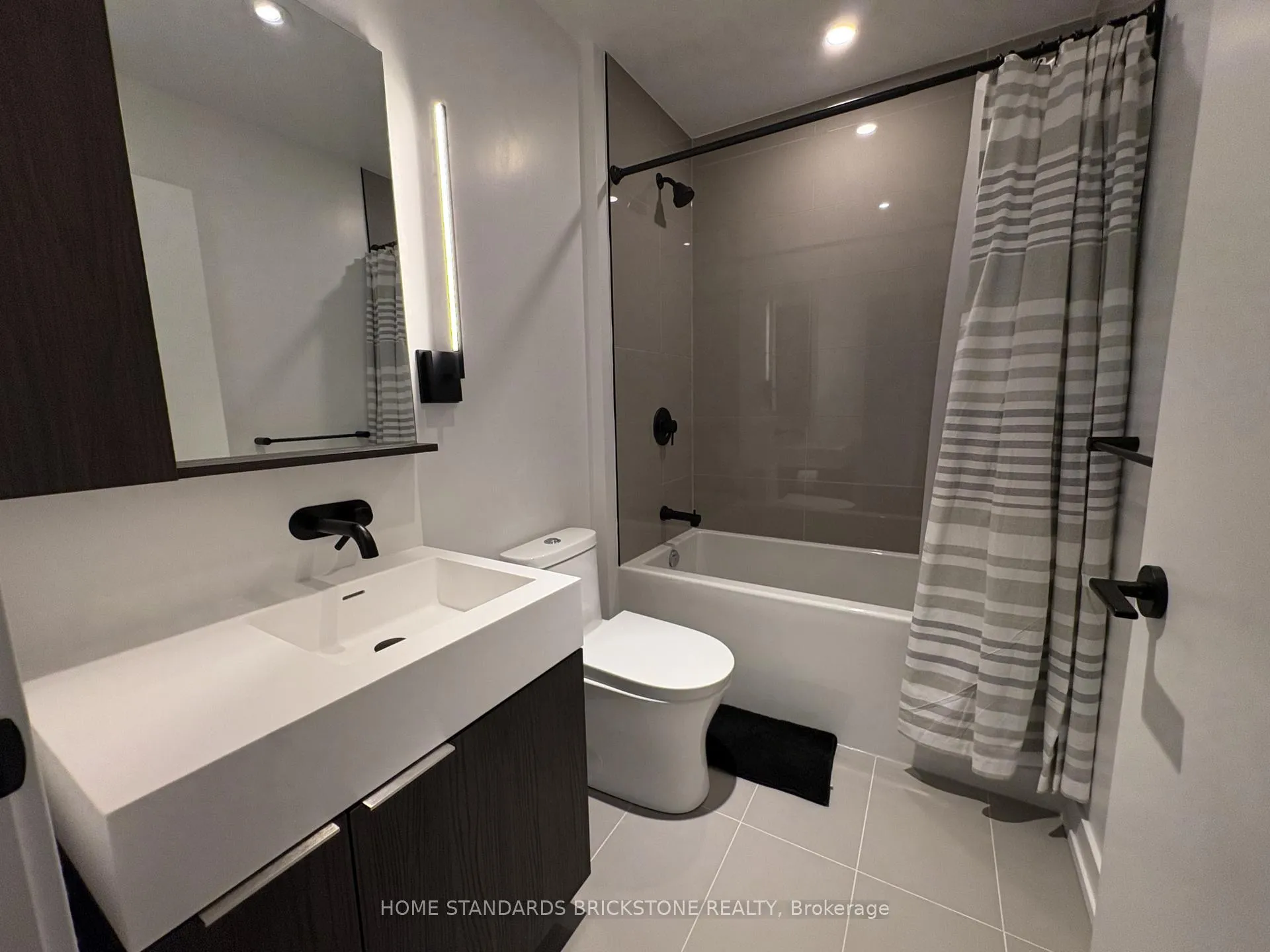 Photo 6 of Unit 2106, 117 Broadway Avenue, Toronto, Mount Pleasant West — HOMEH
