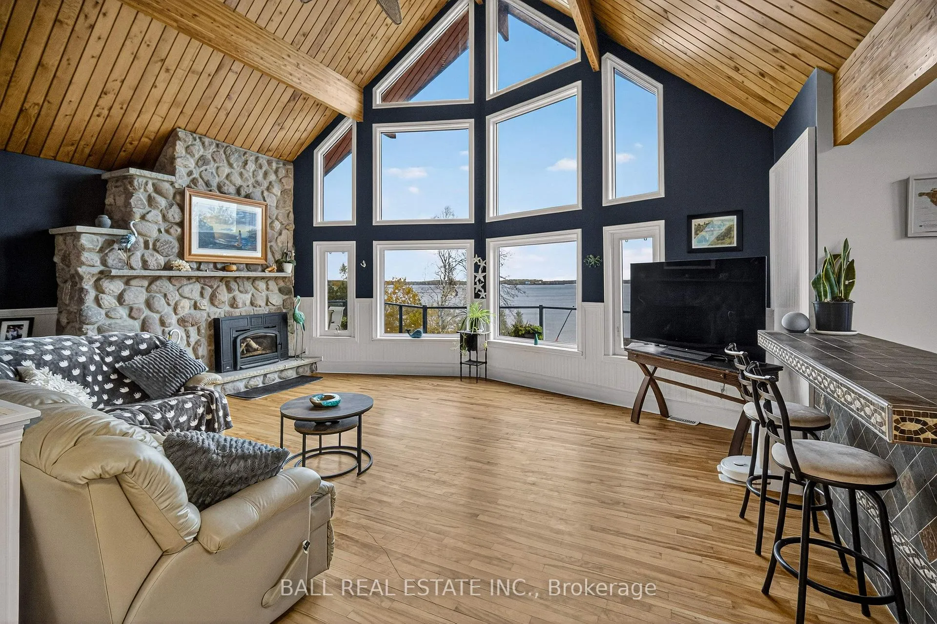 Photo 10 of 151 Peller Court, Kawartha Lakes, Verulam — HOMEH