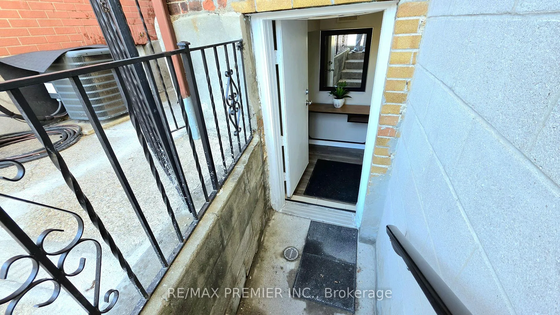 Photo 14 of 75 Auburn Avenue, Toronto, Corso Italia-Davenport — HOMEH