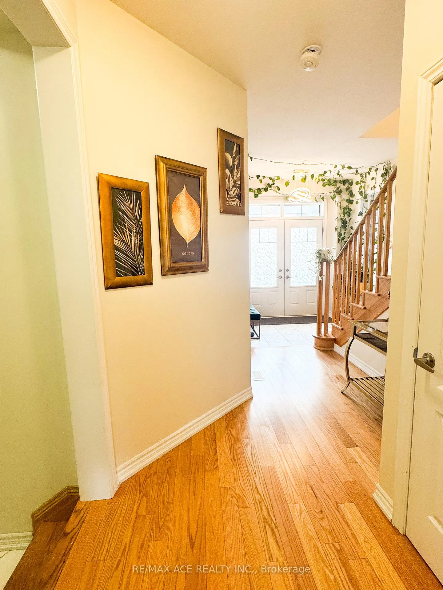 Photo 5 of 57 Malcolm Crescent, Haldimand — HOMEH