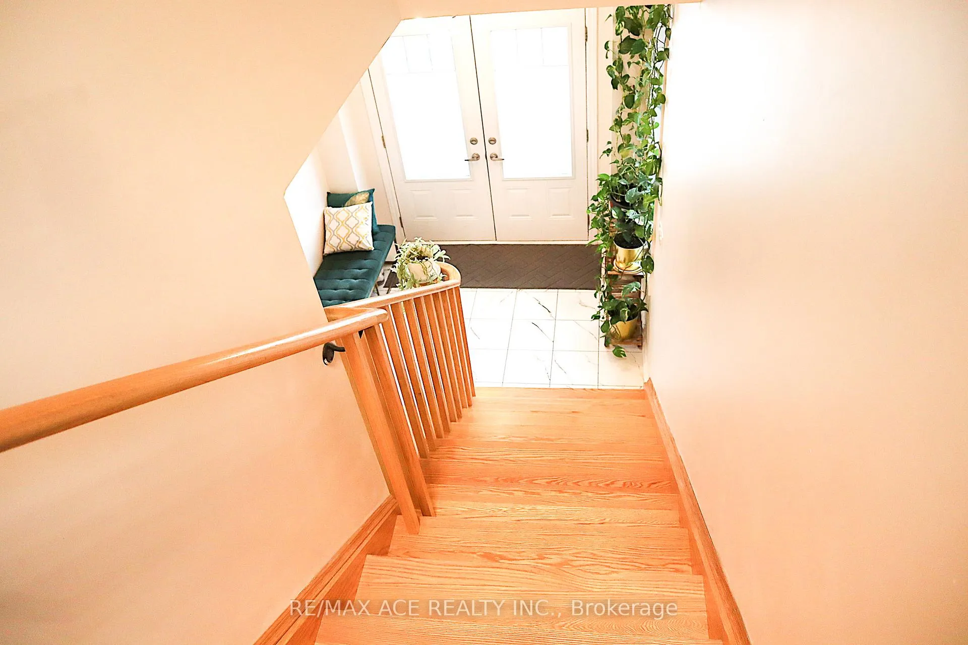 Photo 30 of 57 Malcolm Crescent, Haldimand — HOMEH