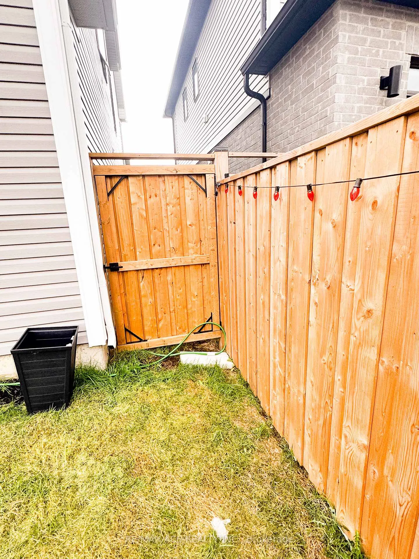 Photo 33 of 57 Malcolm Crescent, Haldimand — HOMEH