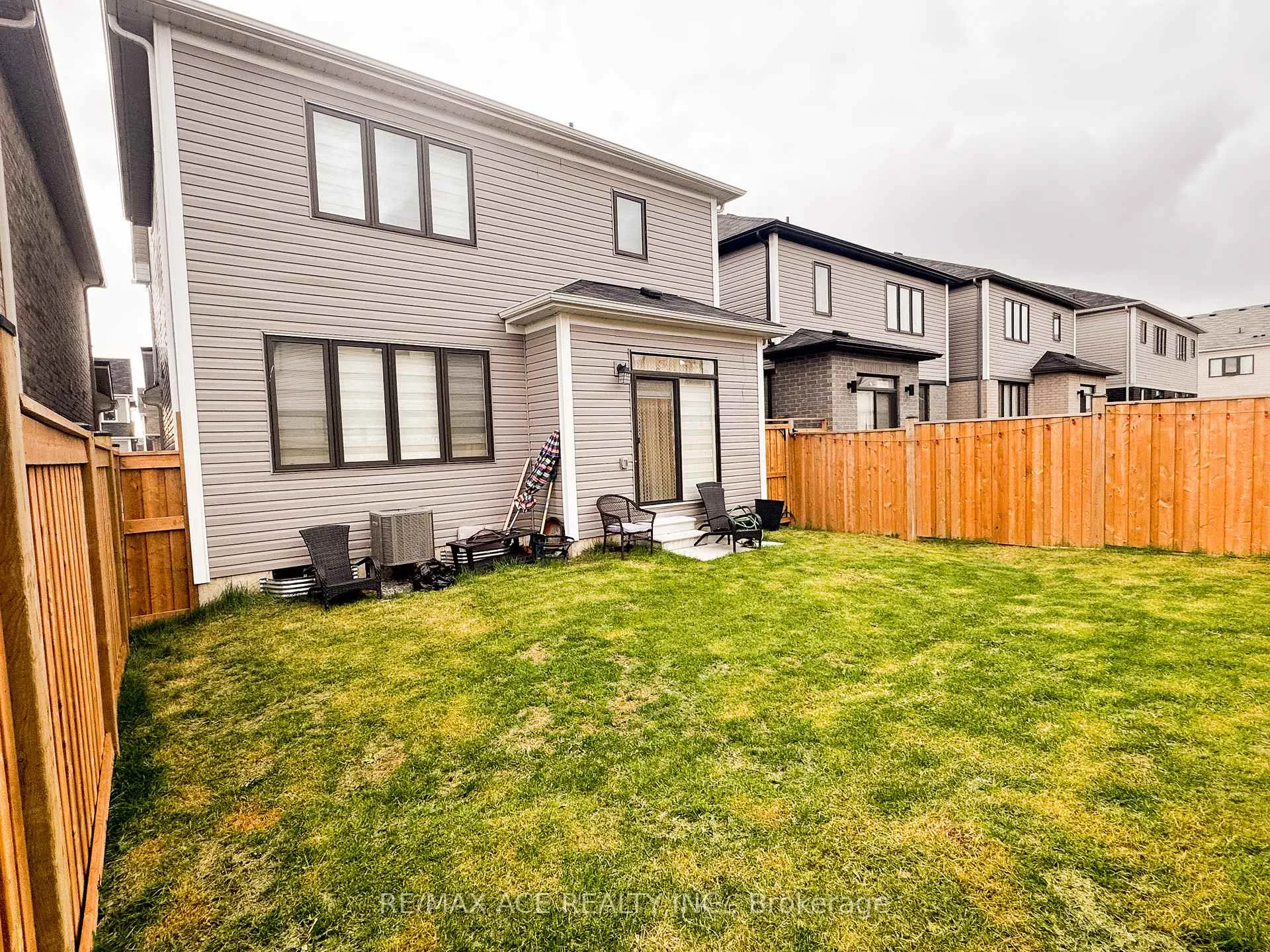 Photo 34 of 57 Malcolm Crescent, Haldimand — HOMEH