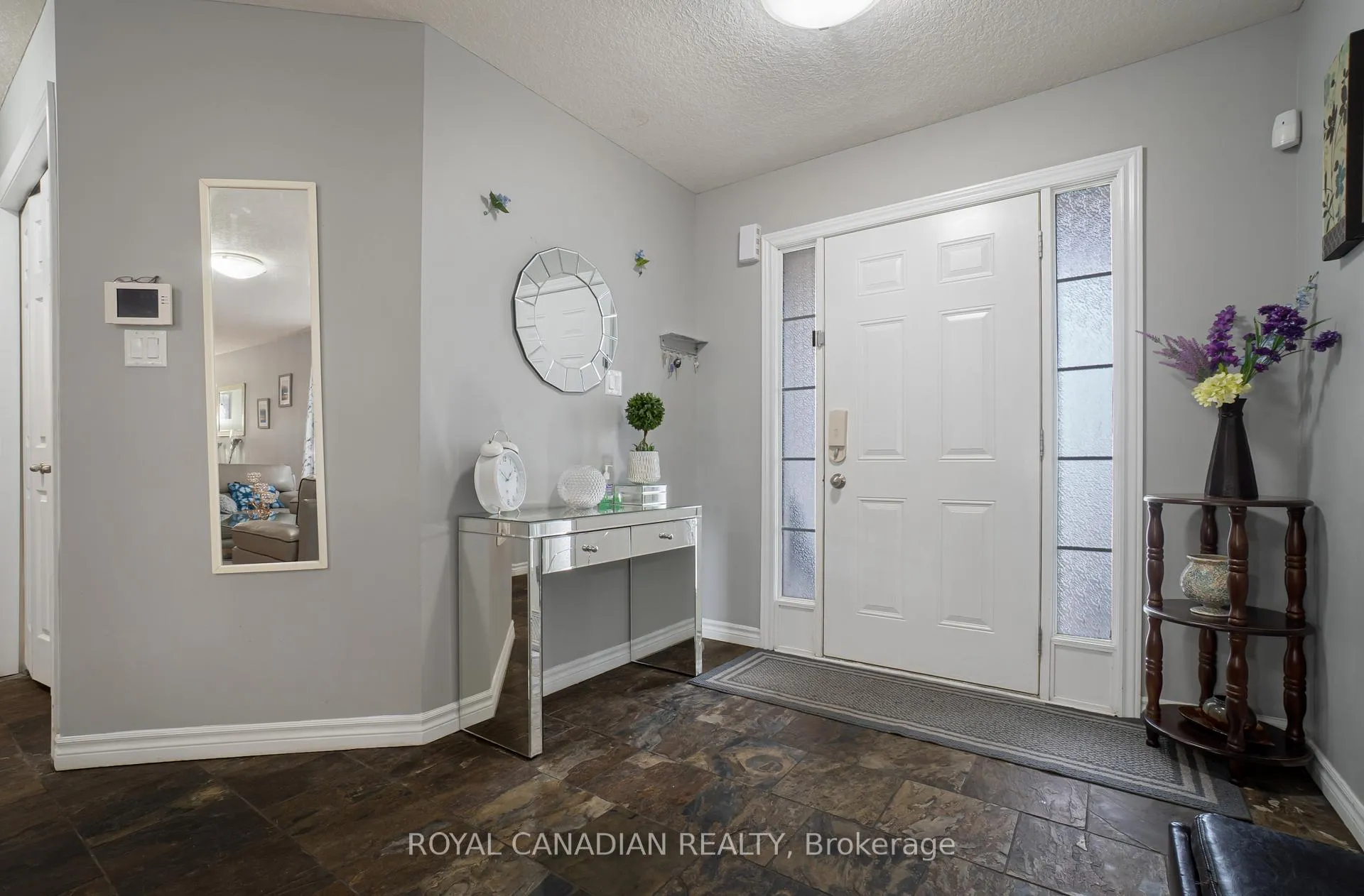 Photo 4 of 1723 Stackhouse Avenue, London, North C — HOMEH
