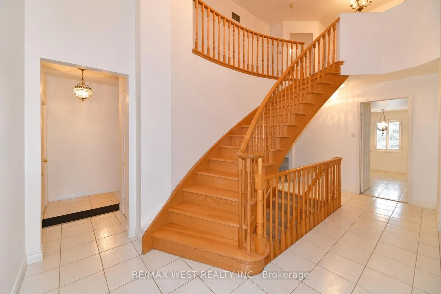 Photo 3 of 80 Edmund Seager Drive, Vaughan, Uplands — HOMEH