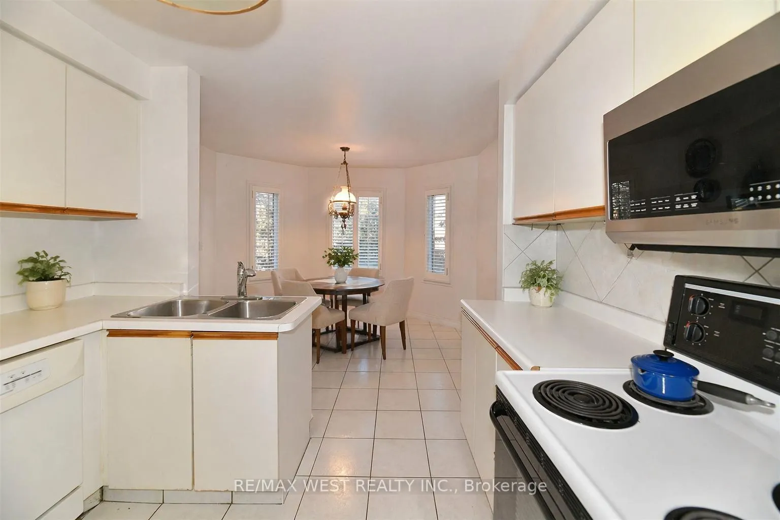 Photo 6 of 80 Edmund Seager Drive, Vaughan, Uplands — HOMEH