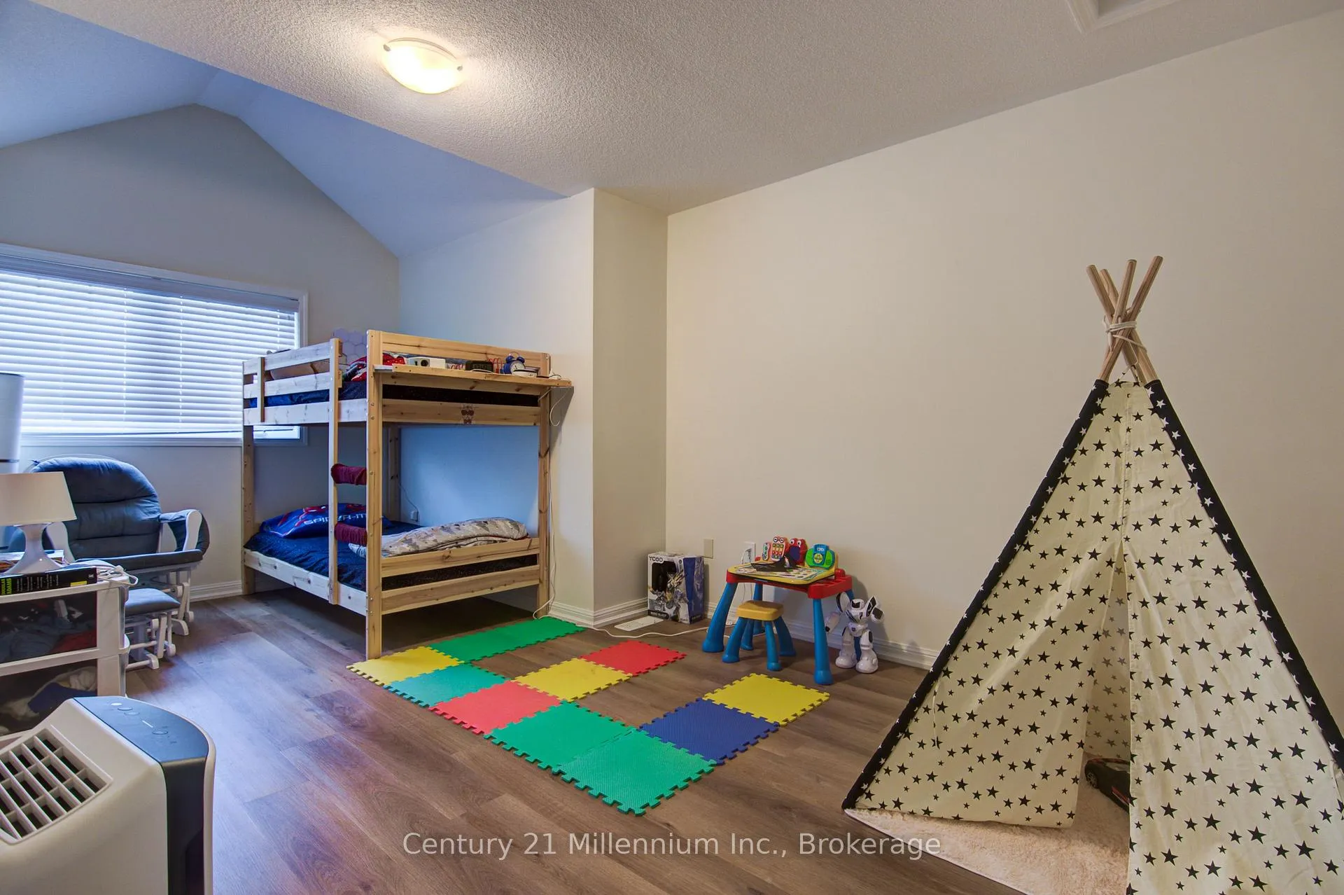 Photo 13 of 10 Providence Way, Wasaga Beach — HOMEH