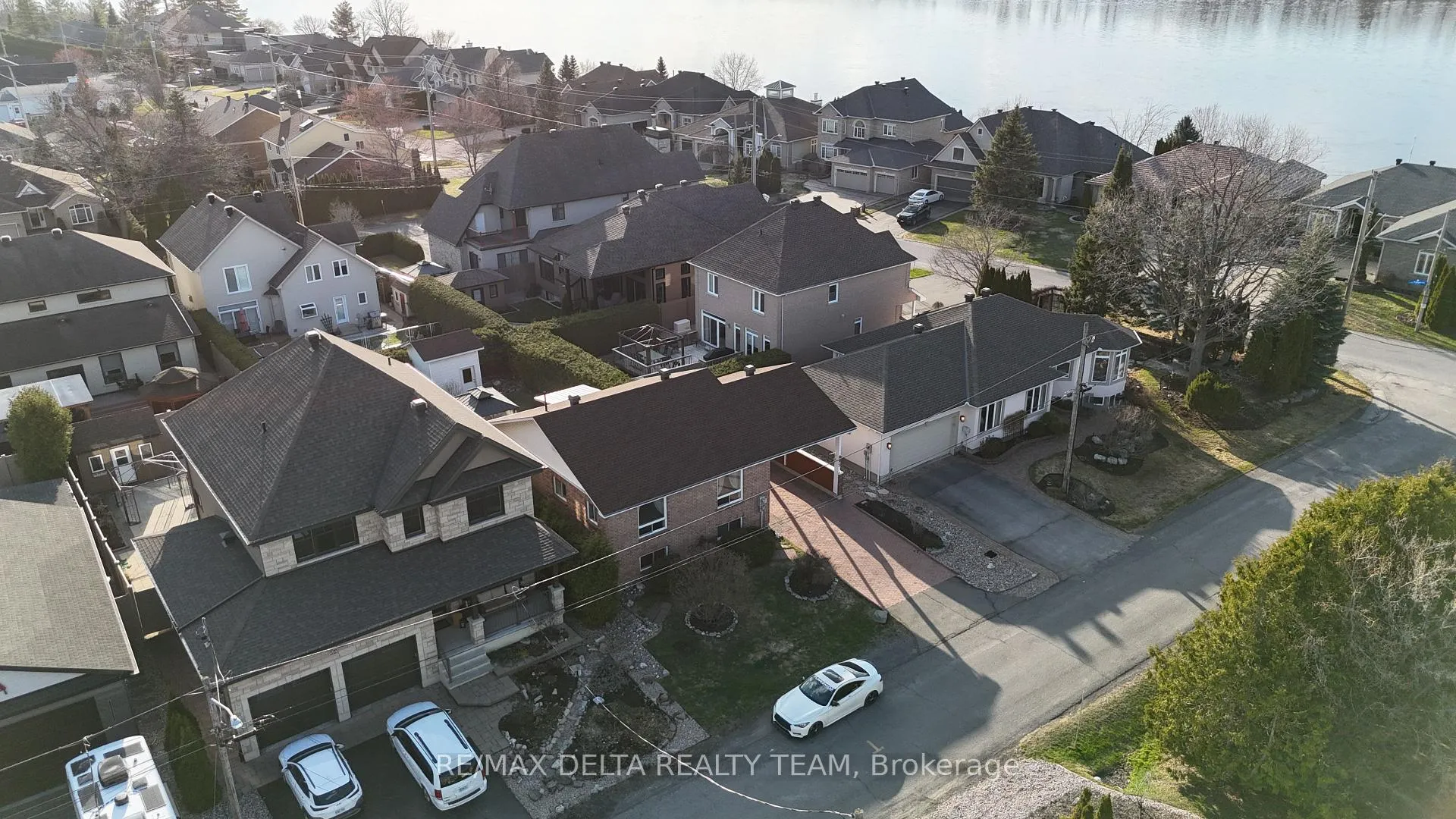 Photo 3 of 892 Beauchamp Avenue, Ottawa, Hiawatha Park/Convent Glen — HOMEH