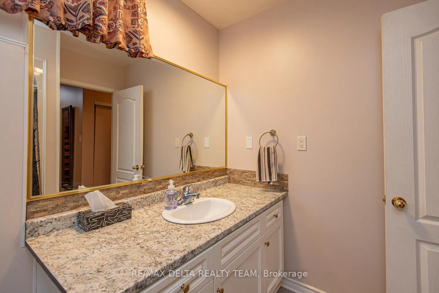Photo 32 of 892 Beauchamp Avenue, Ottawa, Hiawatha Park/Convent Glen — HOMEH