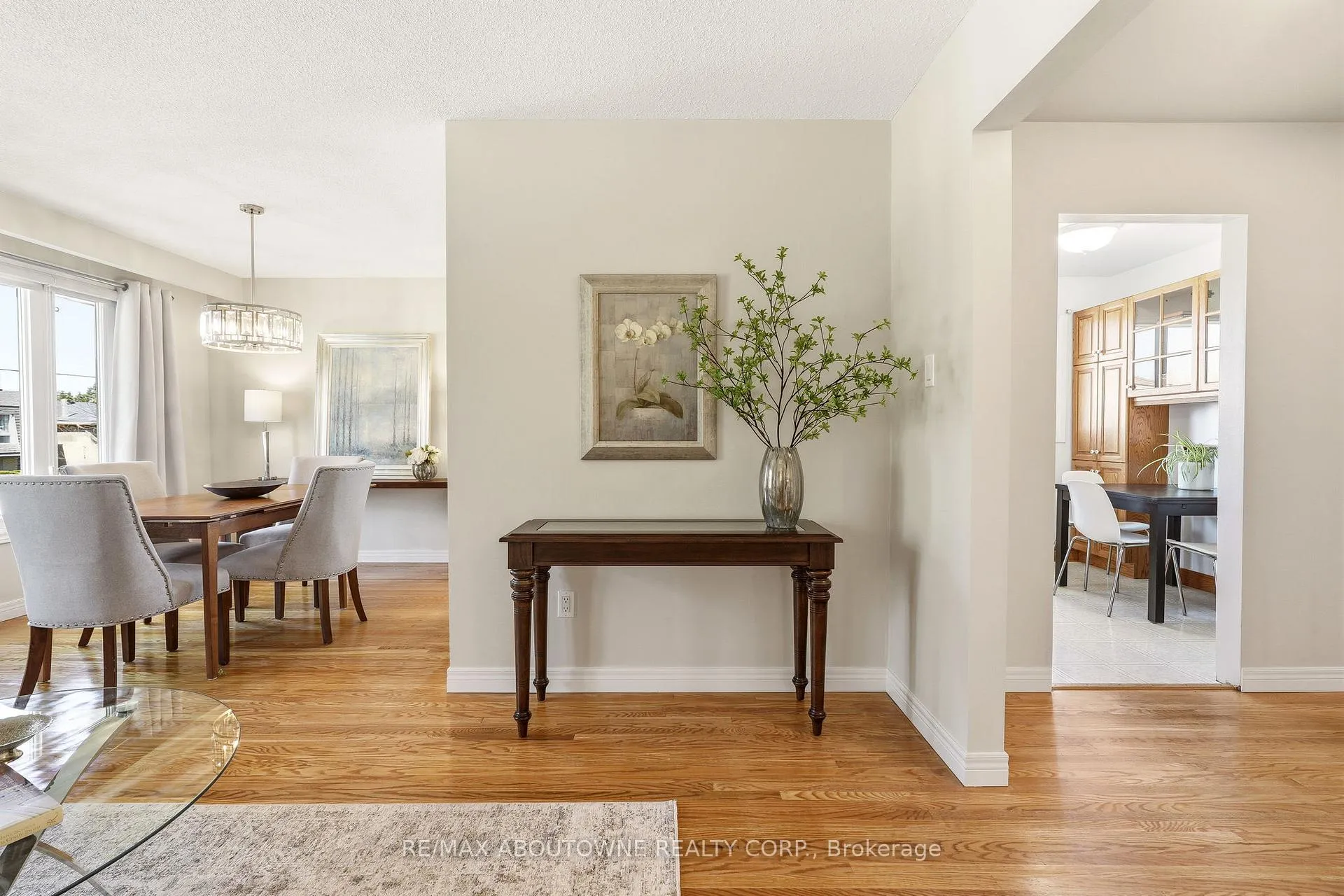 Photo 4 of 671 Woodview Road, Burlington, Roseland — HOMEH