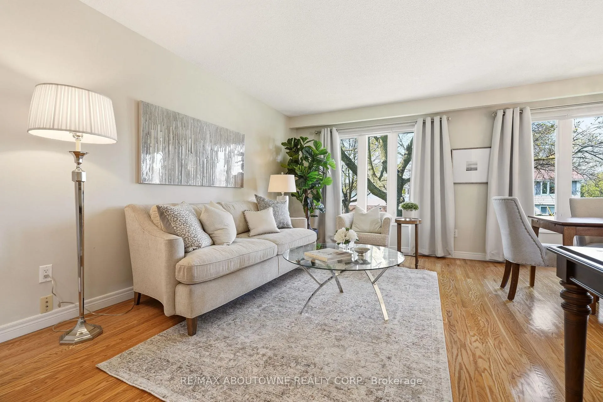 Photo 5 of 671 Woodview Road, Burlington, Roseland — HOMEH