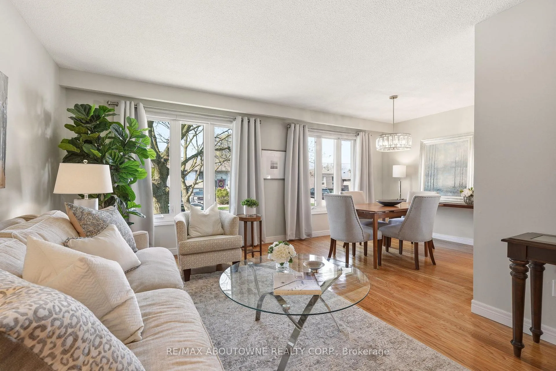 Photo 10 of 671 Woodview Road, Burlington, Roseland — HOMEH