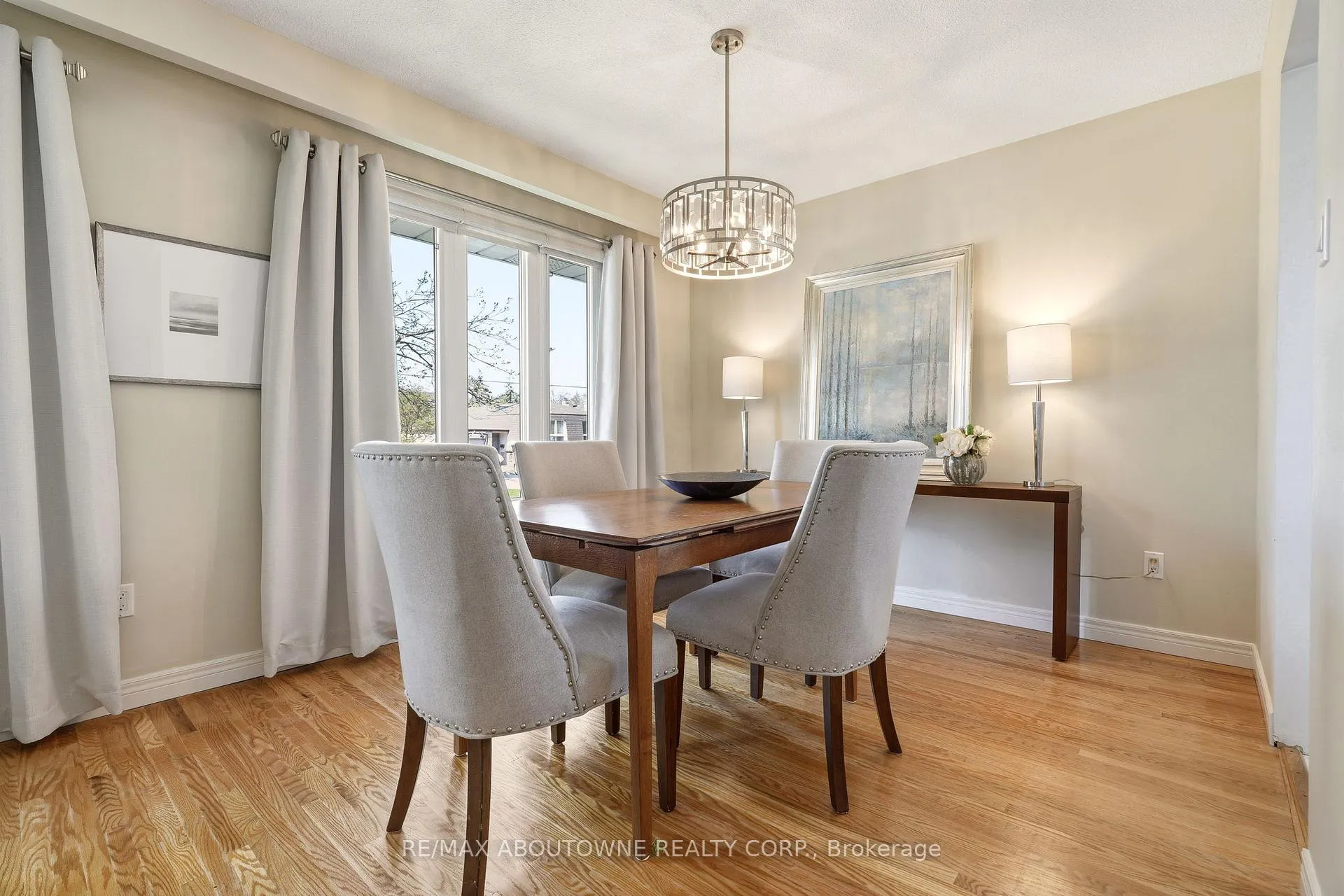 Photo 11 of 671 Woodview Road, Burlington, Roseland — HOMEH