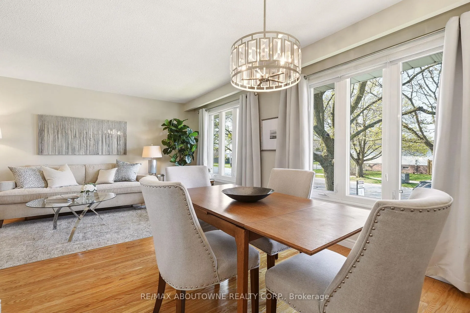 Photo 13 of 671 Woodview Road, Burlington, Roseland — HOMEH