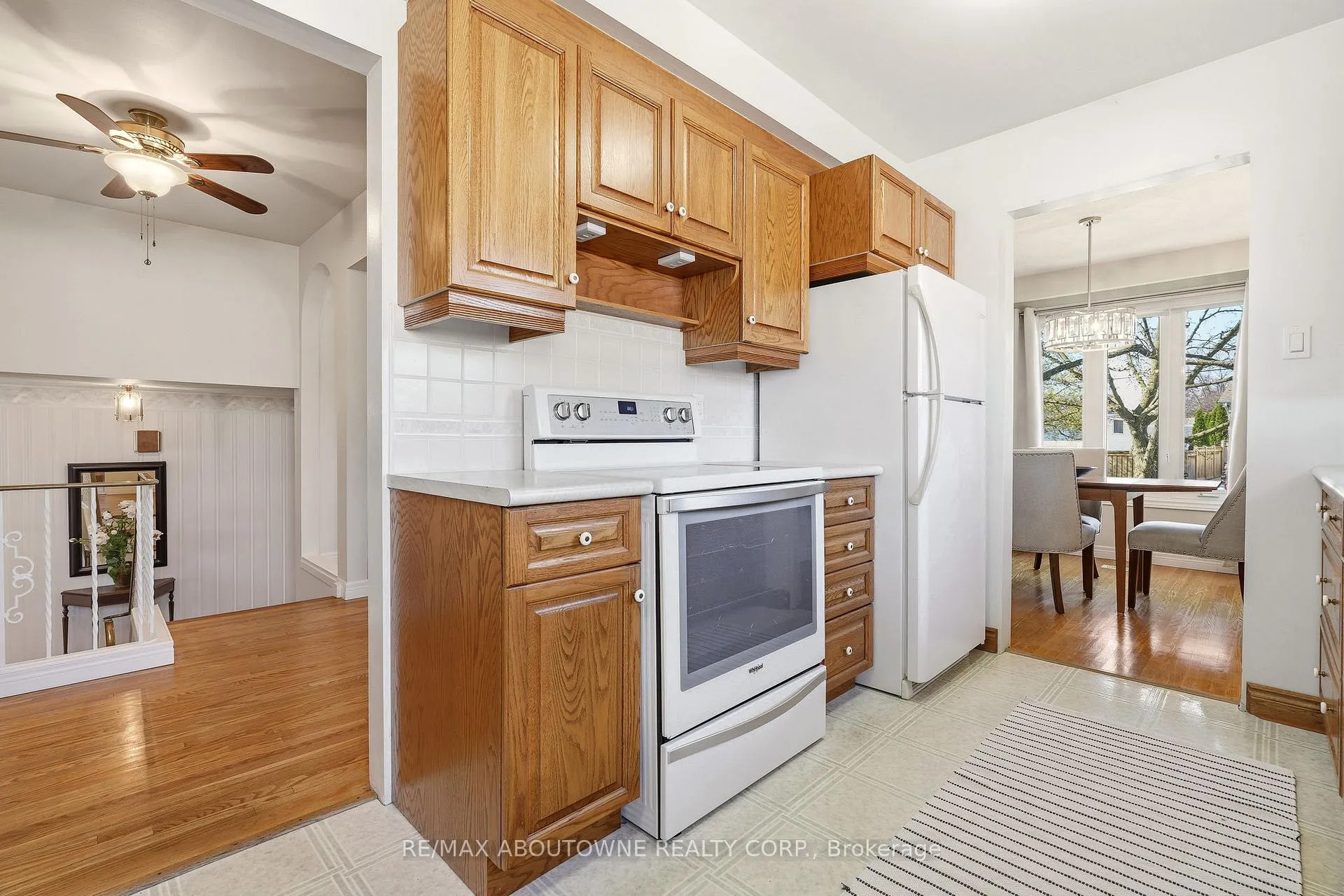 Photo 15 of 671 Woodview Road, Burlington, Roseland — HOMEH