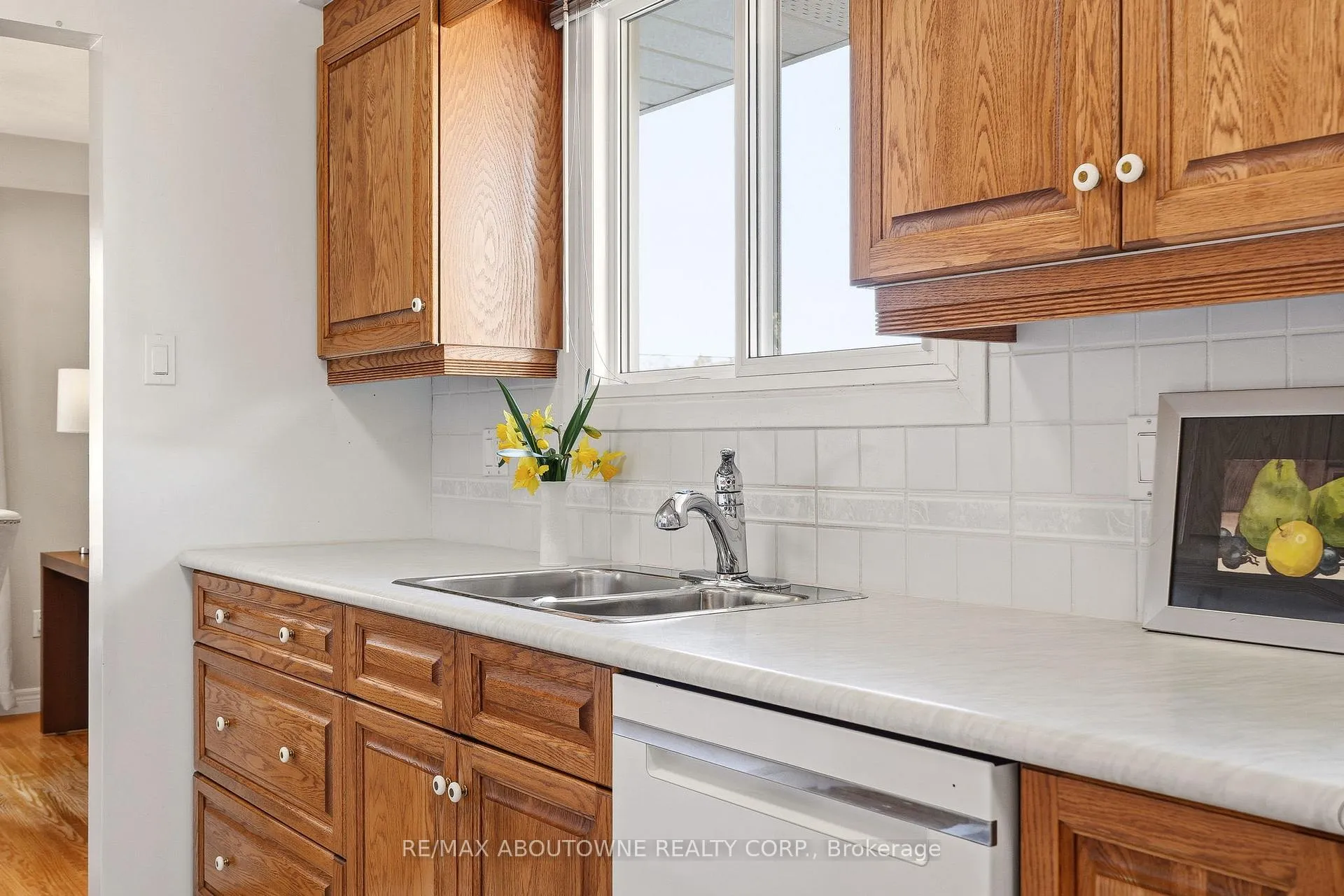 Photo 18 of 671 Woodview Road, Burlington, Roseland — HOMEH