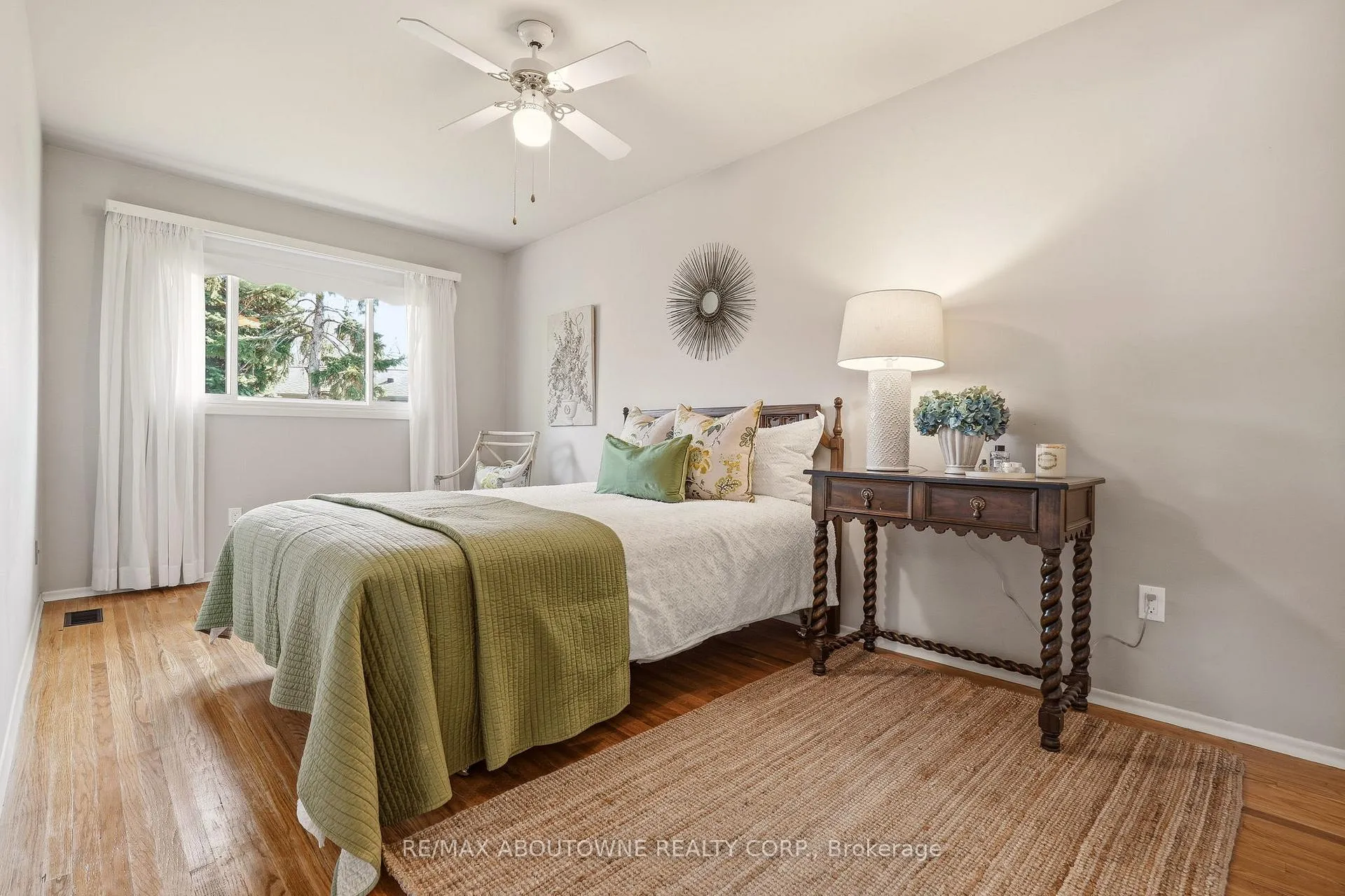 Photo 20 of 671 Woodview Road, Burlington, Roseland — HOMEH