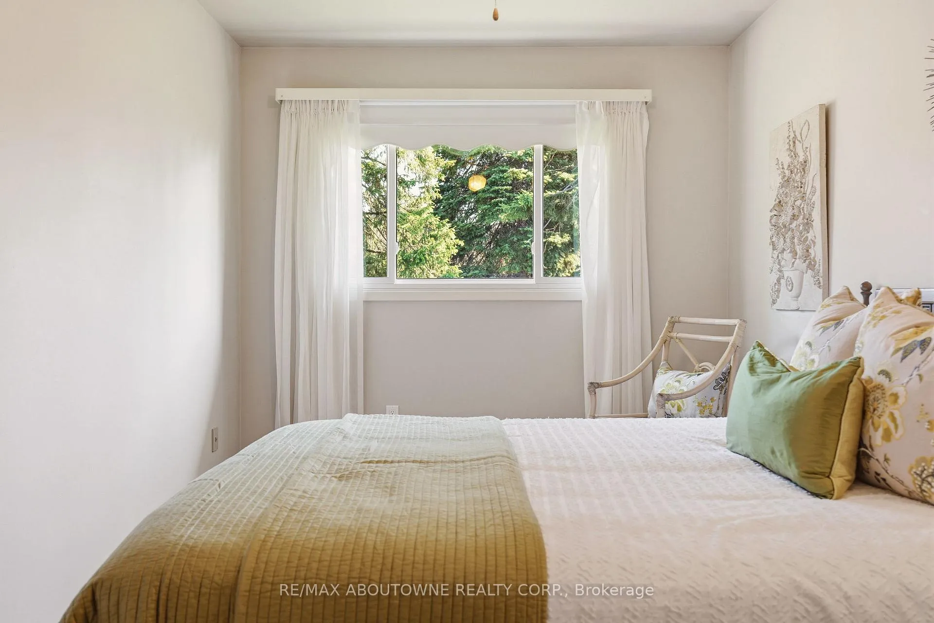 Photo 21 of 671 Woodview Road, Burlington, Roseland — HOMEH