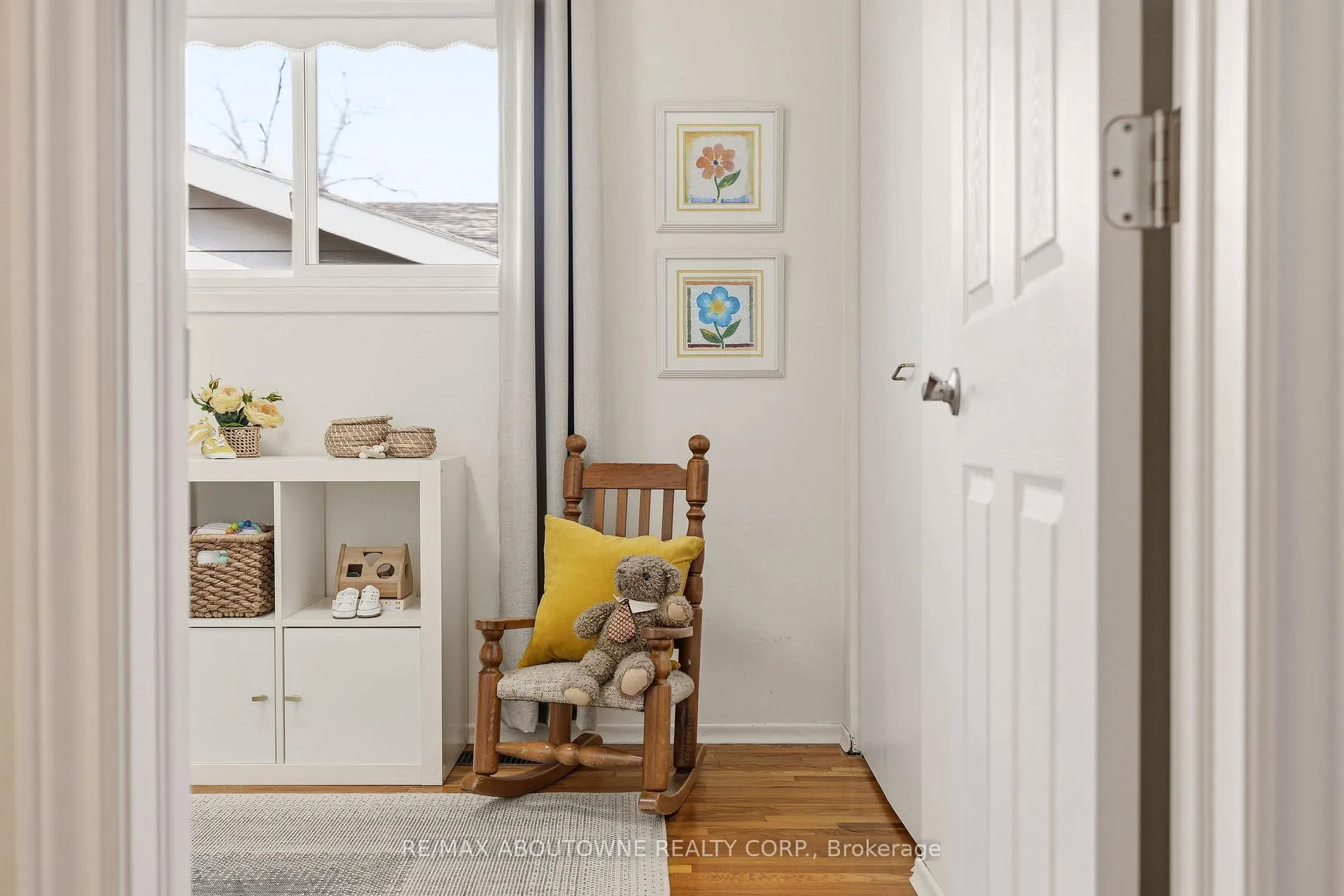 Photo 26 of 671 Woodview Road, Burlington, Roseland — HOMEH