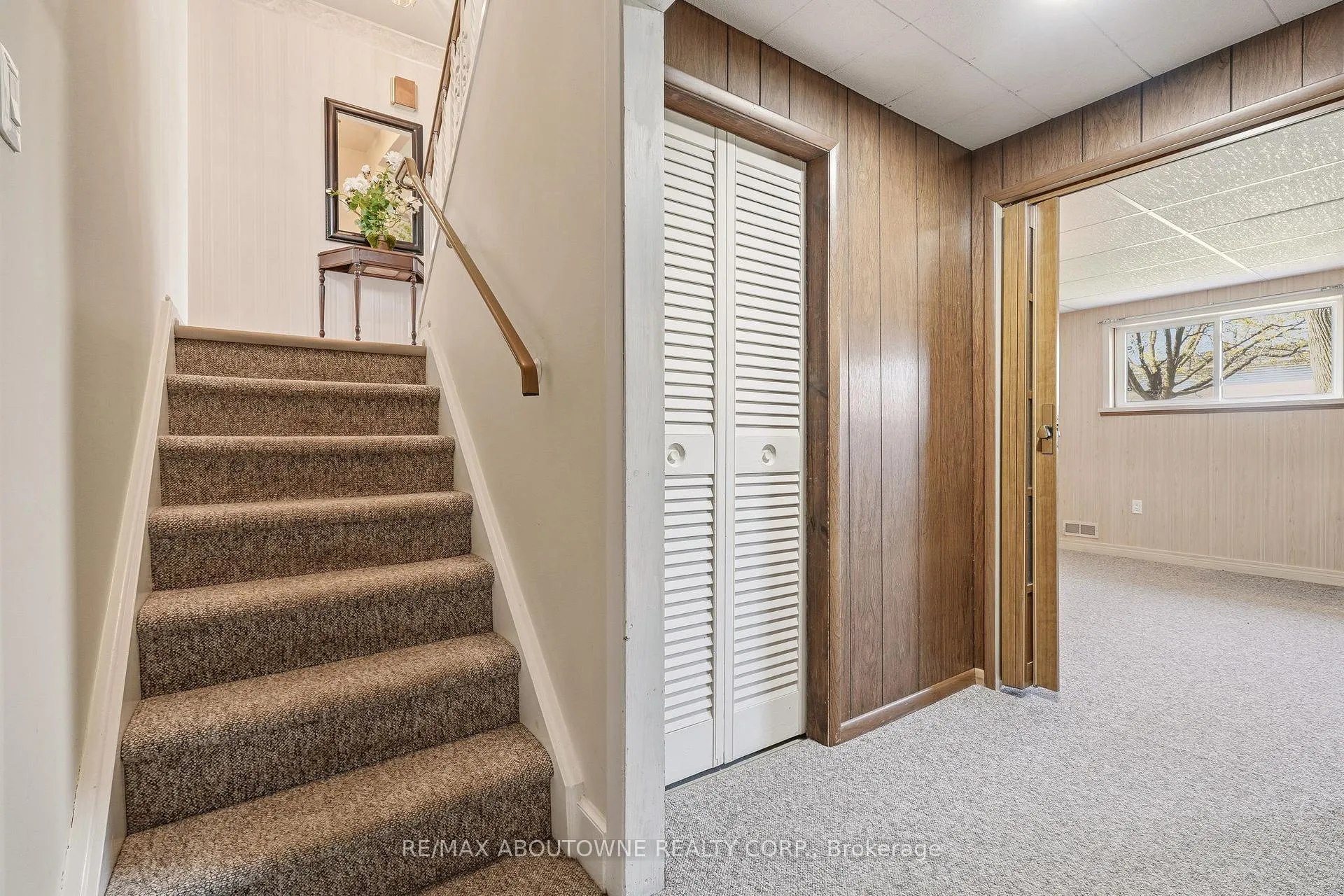 Photo 31 of 671 Woodview Road, Burlington, Roseland — HOMEH